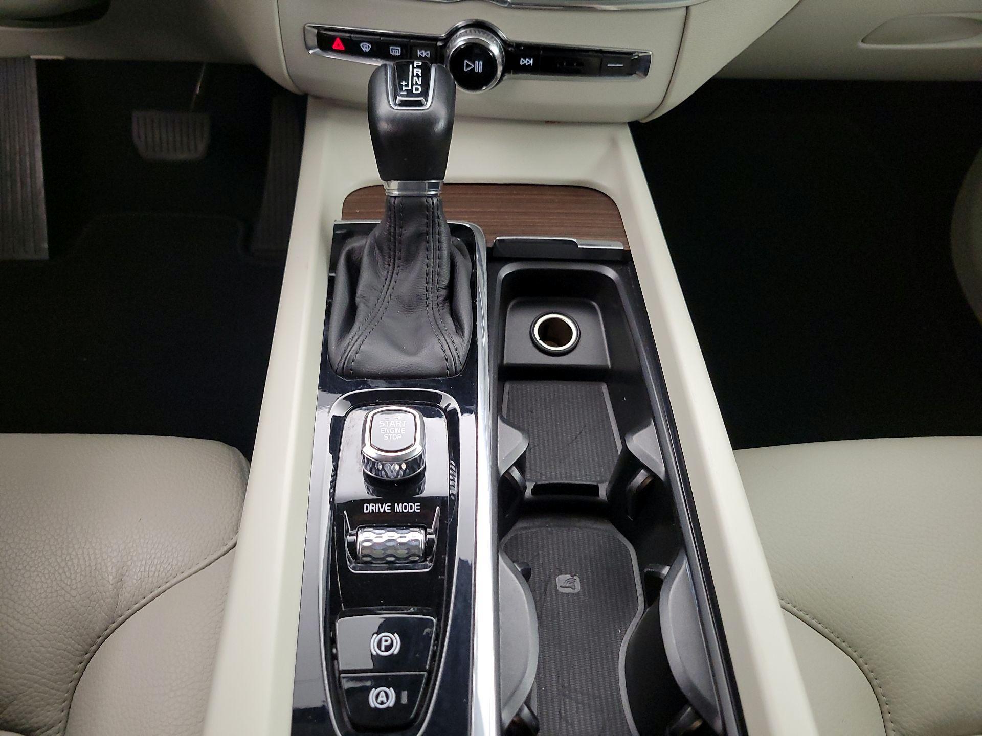 Thumbnail: 2021 Volvo XC60 - 17