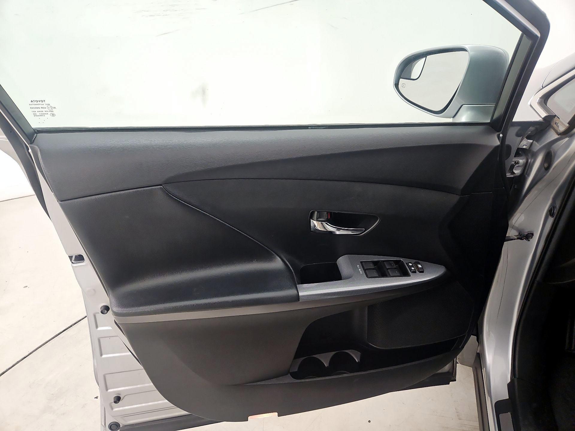 Thumbnail: 2015 Toyota Venza - 12