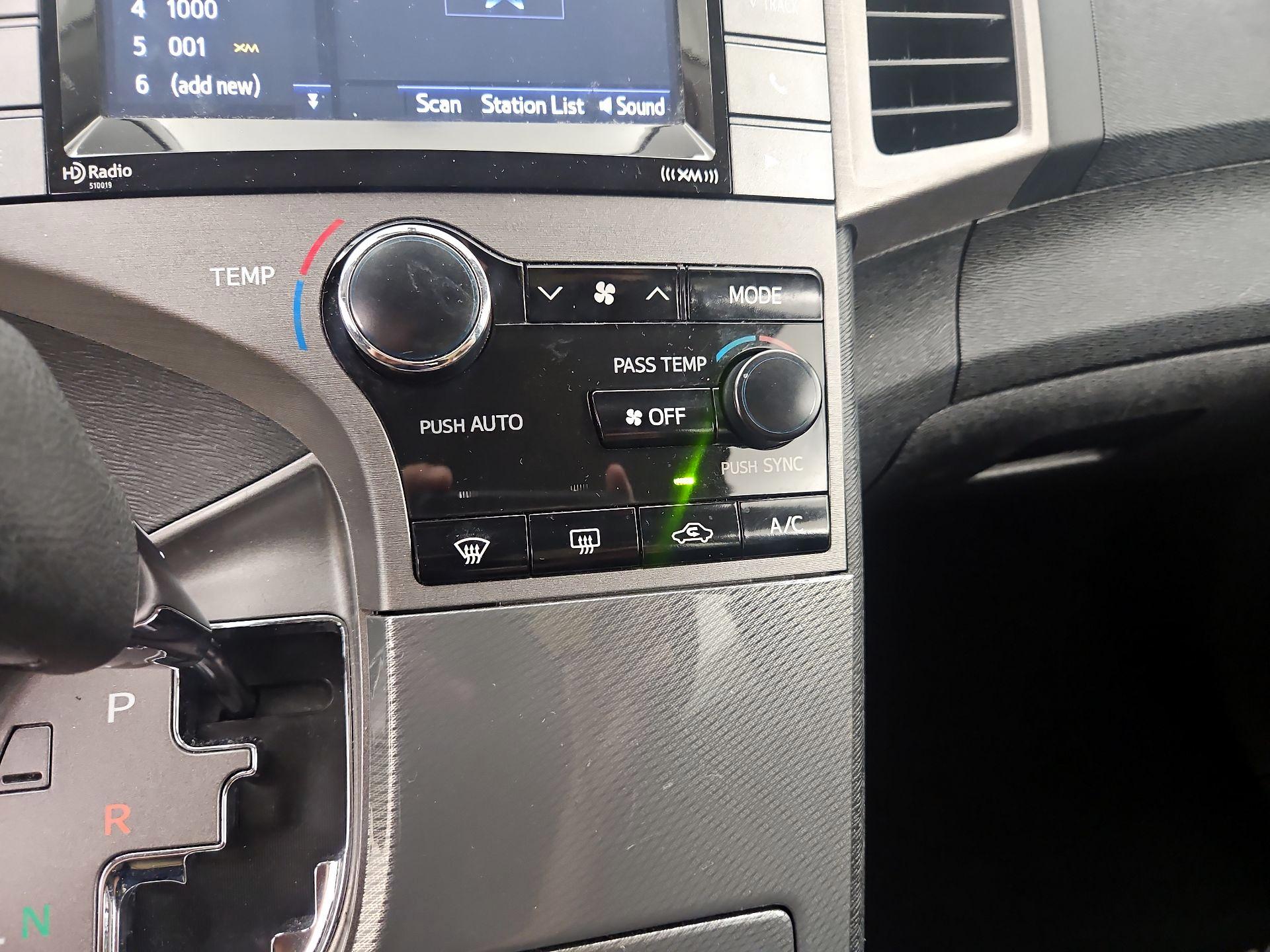 Thumbnail: 2015 Toyota Venza - 16