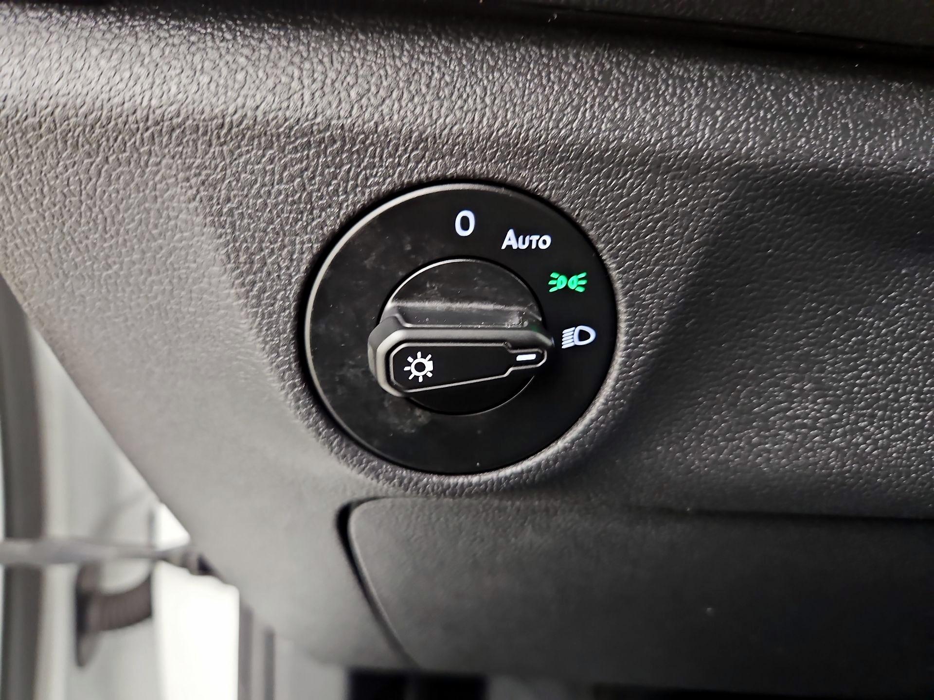 Thumbnail: 2019 Volkswagen Jetta - 13