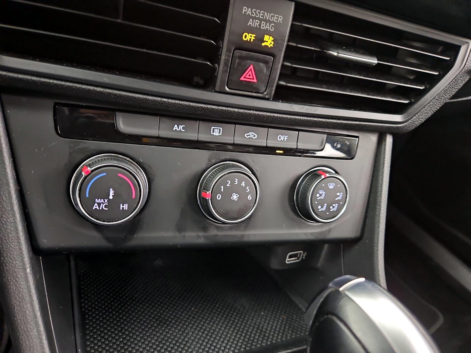 Thumbnail: 2019 Volkswagen Jetta - 16