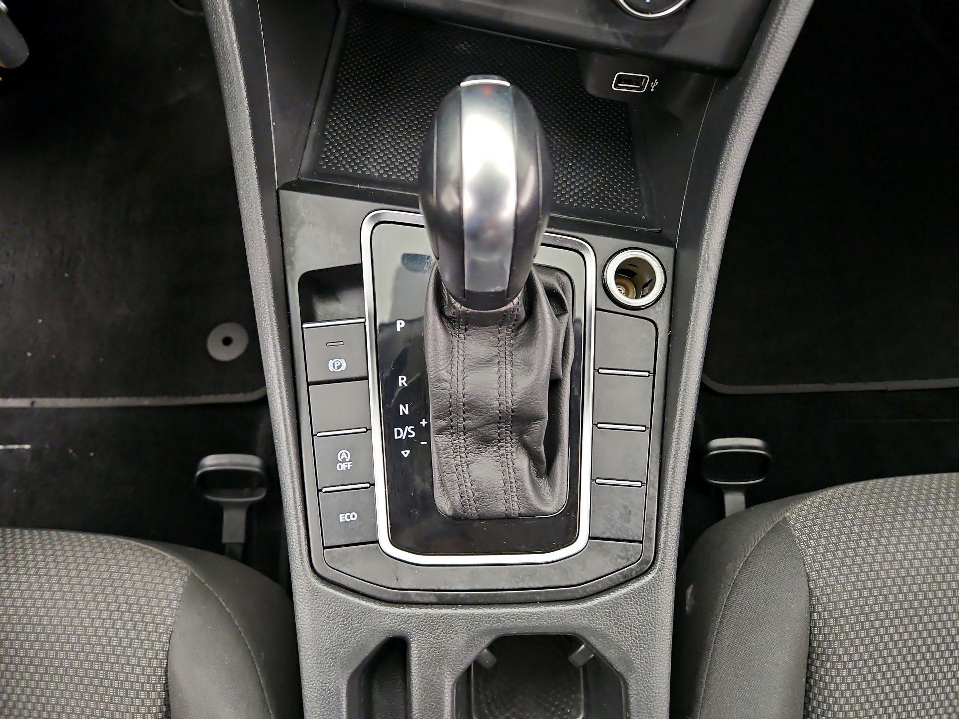 Thumbnail: 2019 Volkswagen Jetta - 17