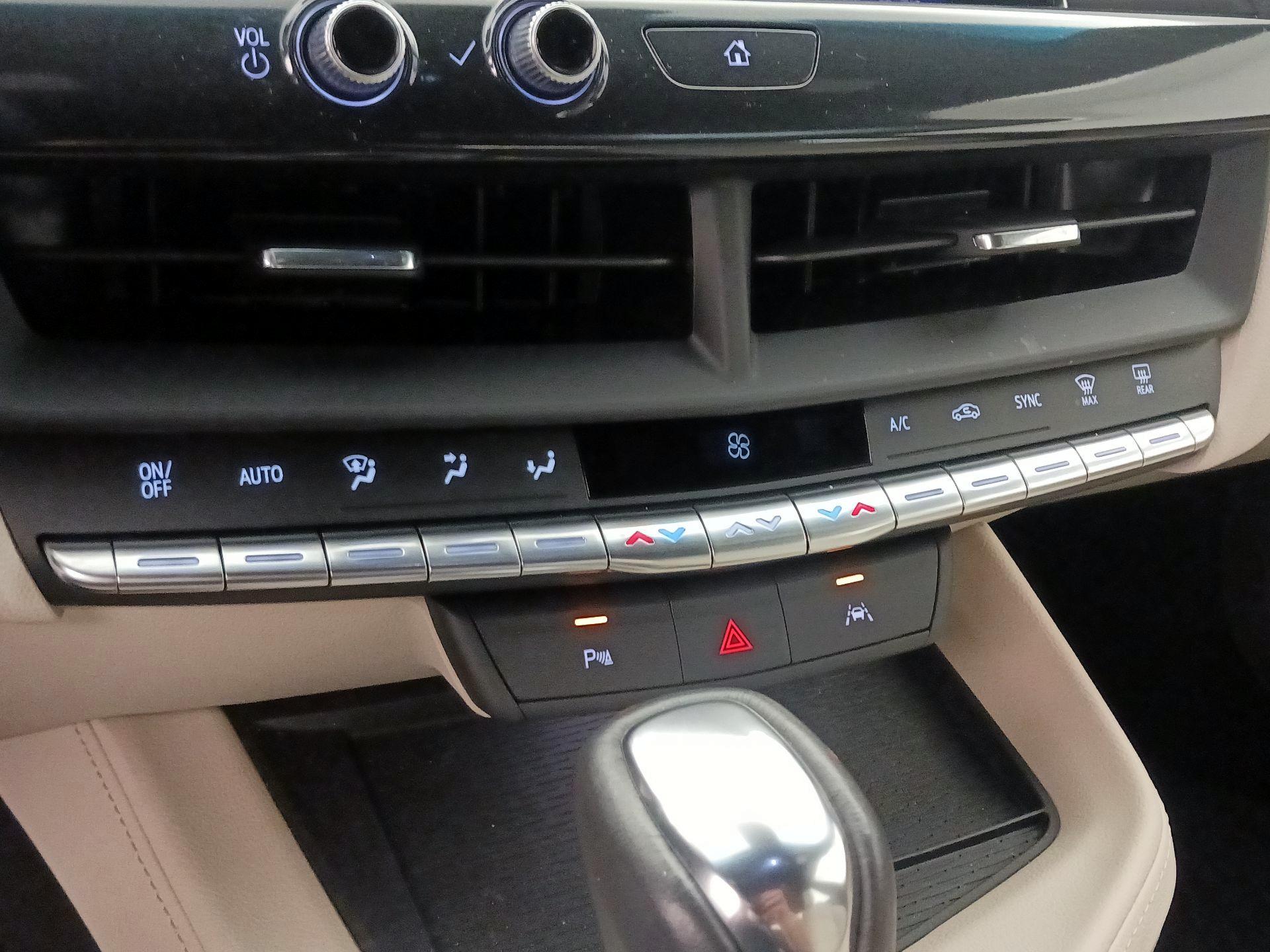 Thumbnail: 2024 Cadillac CT4 - 17