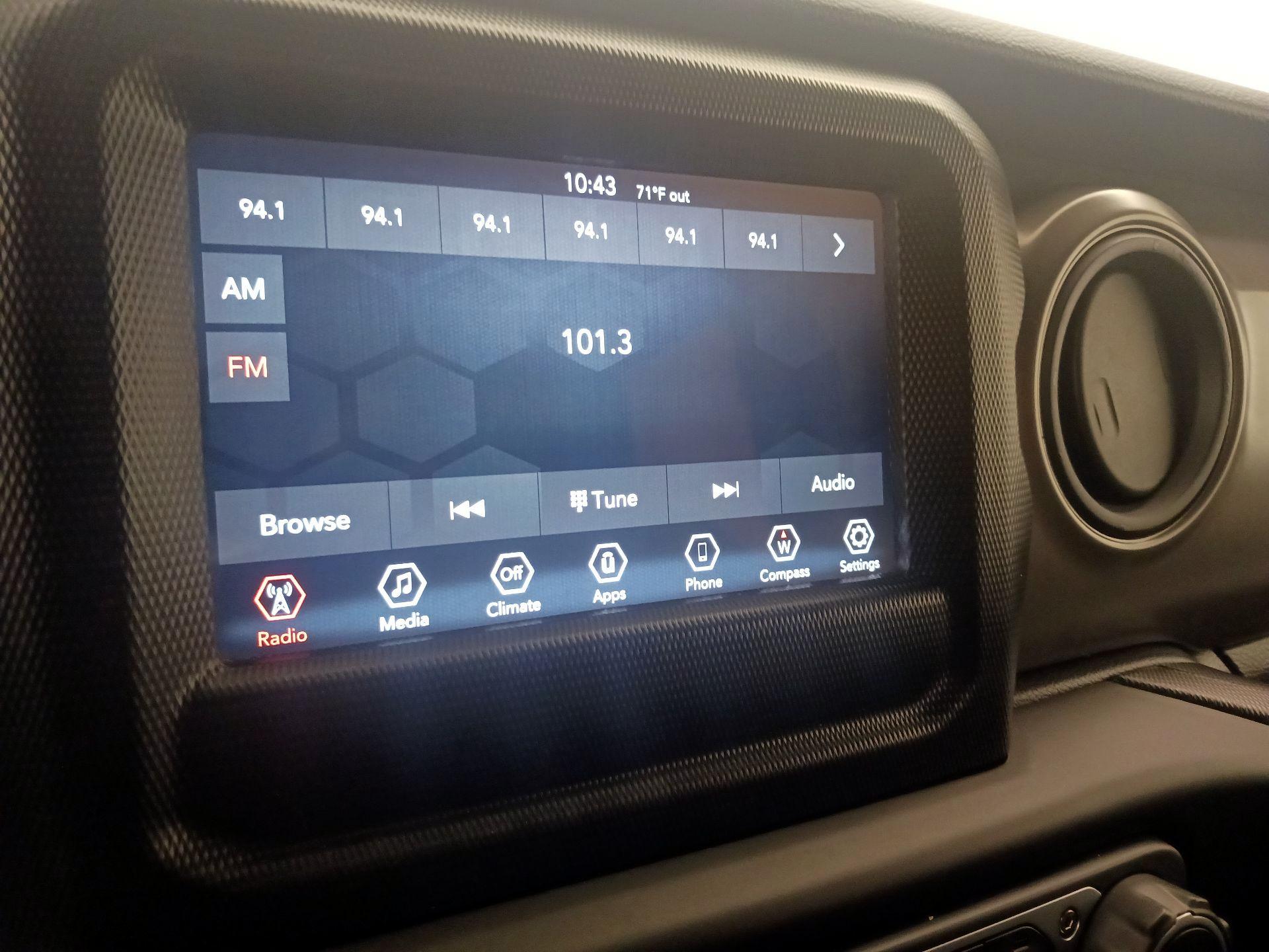 Thumbnail: 2022 Jeep Wrangler - 15