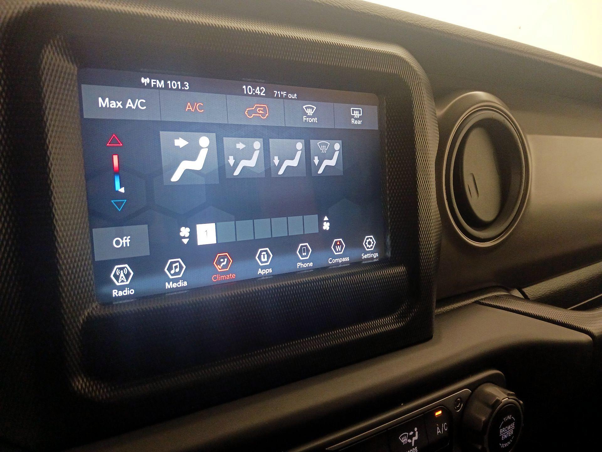 Thumbnail: 2022 Jeep Wrangler - 16