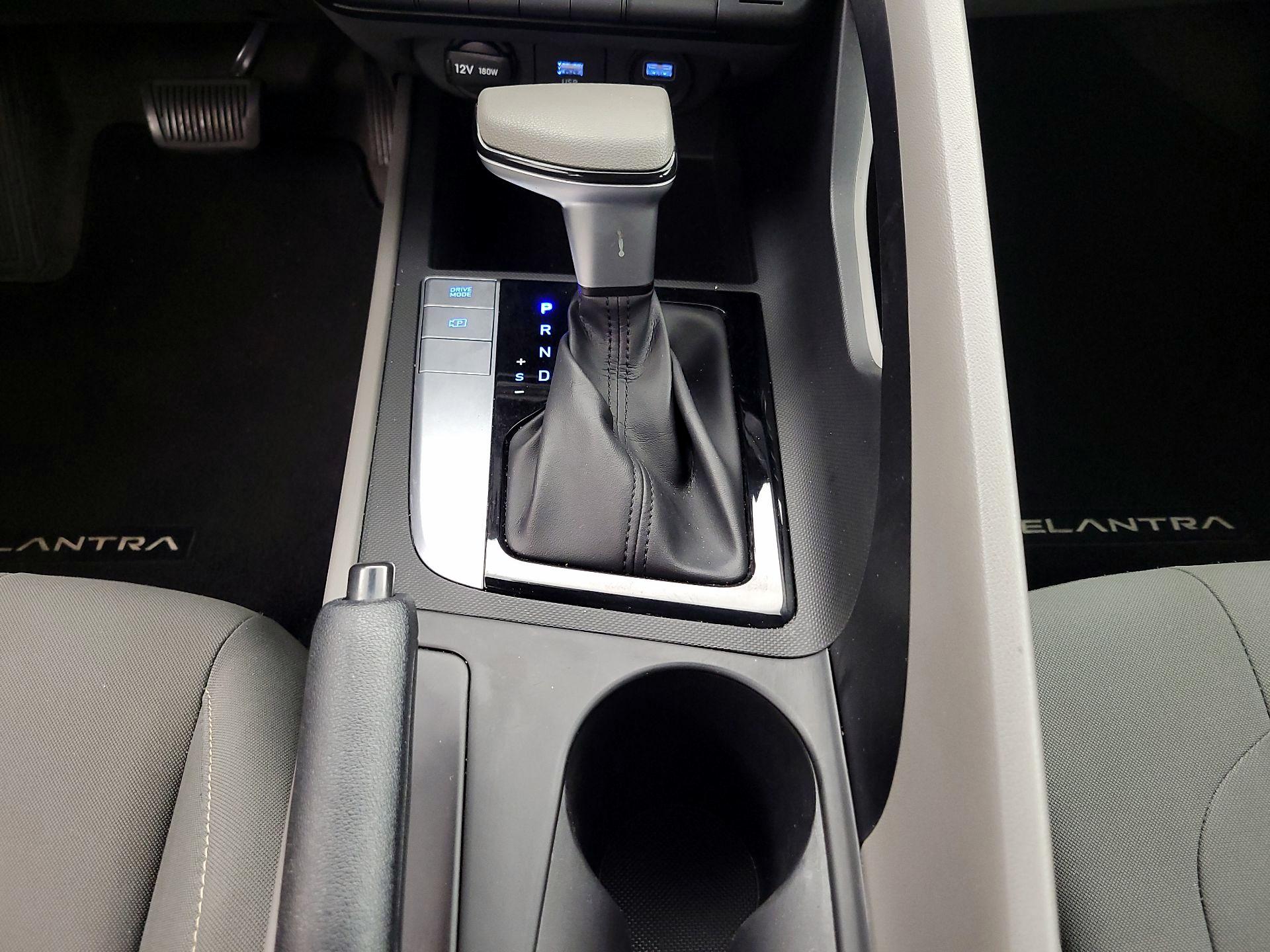 Thumbnail: 2022 Hyundai Elantra - 17