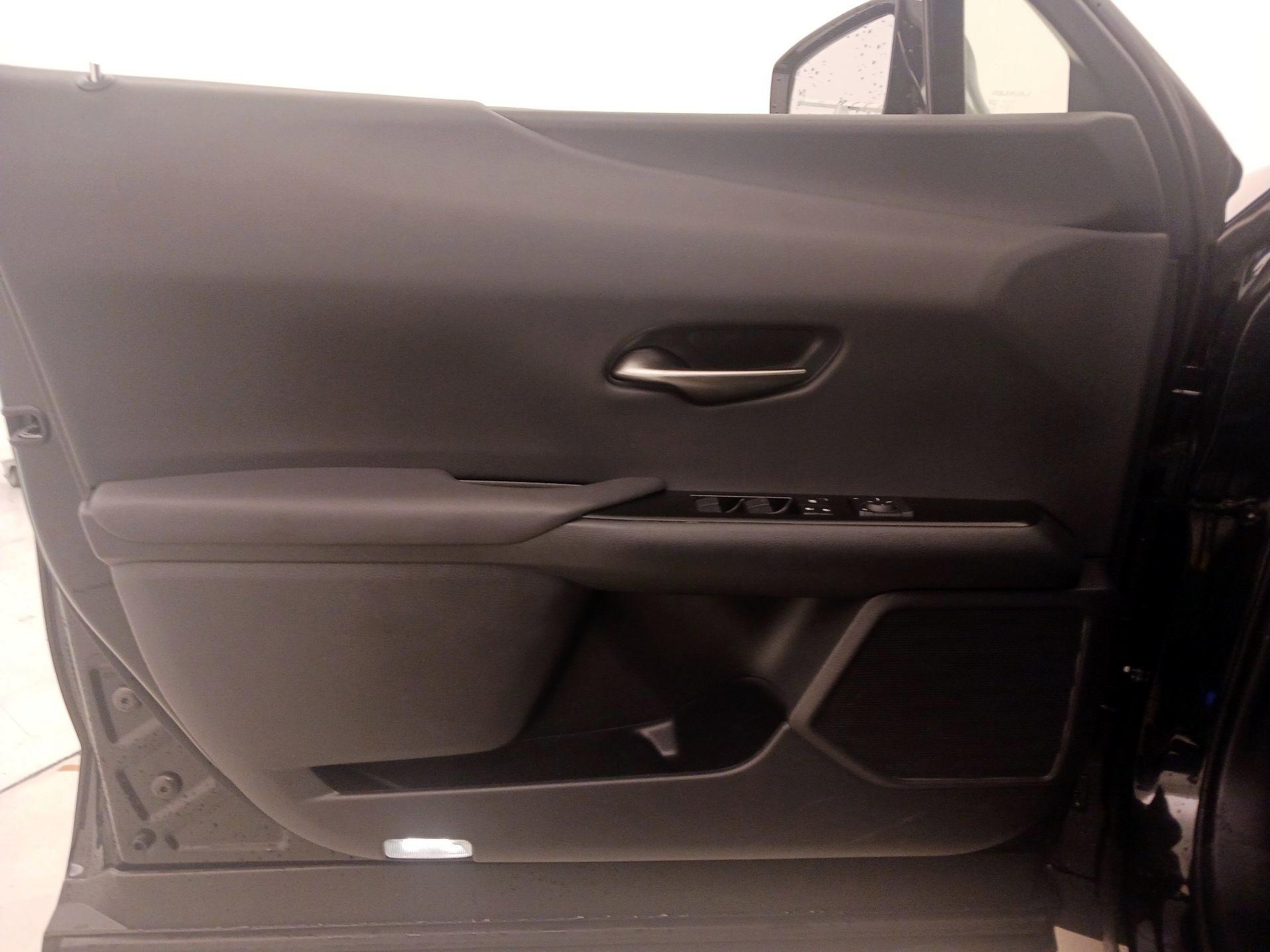 Thumbnail: 2024 Lexus UX - 12