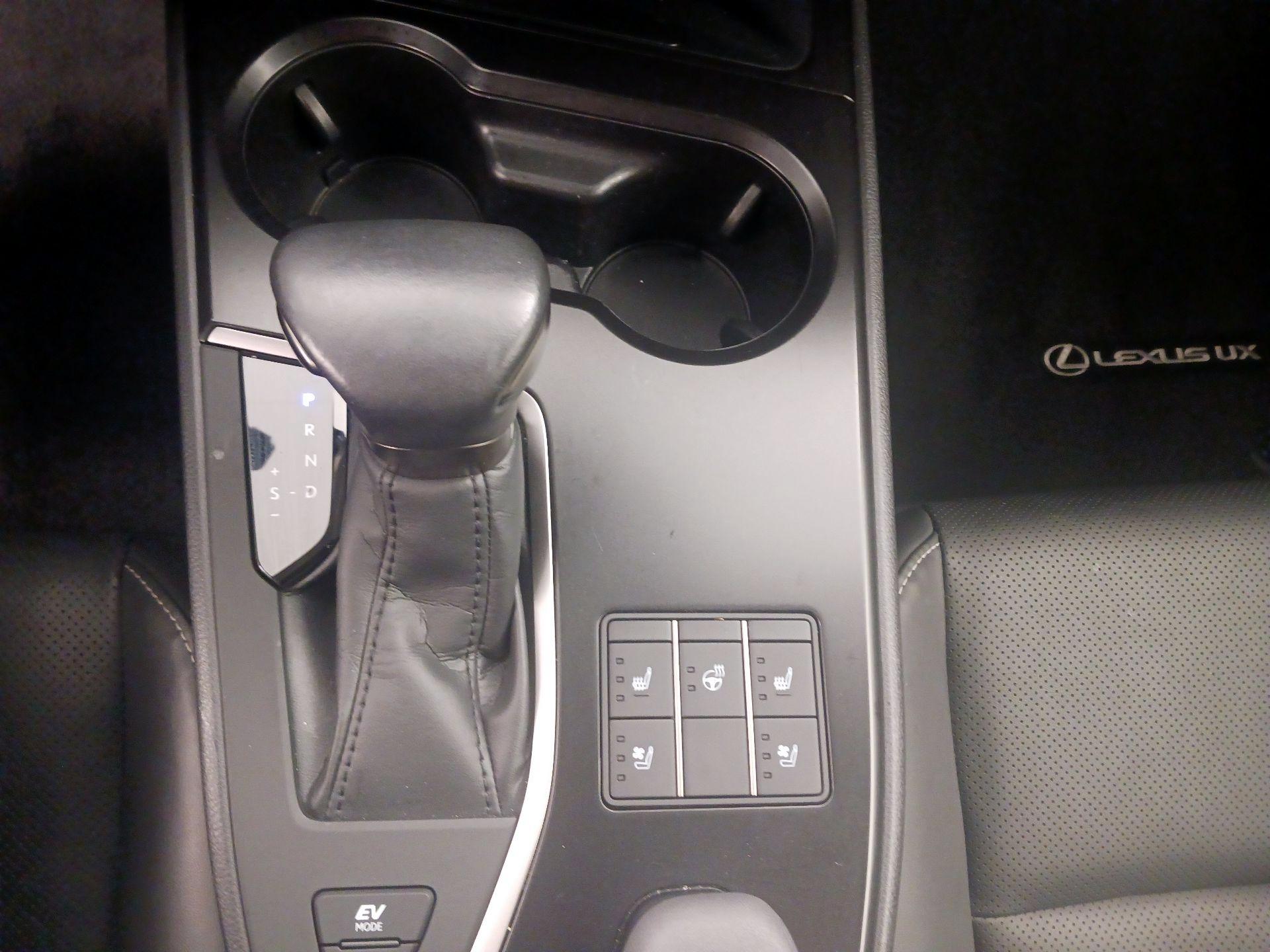 Thumbnail: 2024 Lexus UX - 17