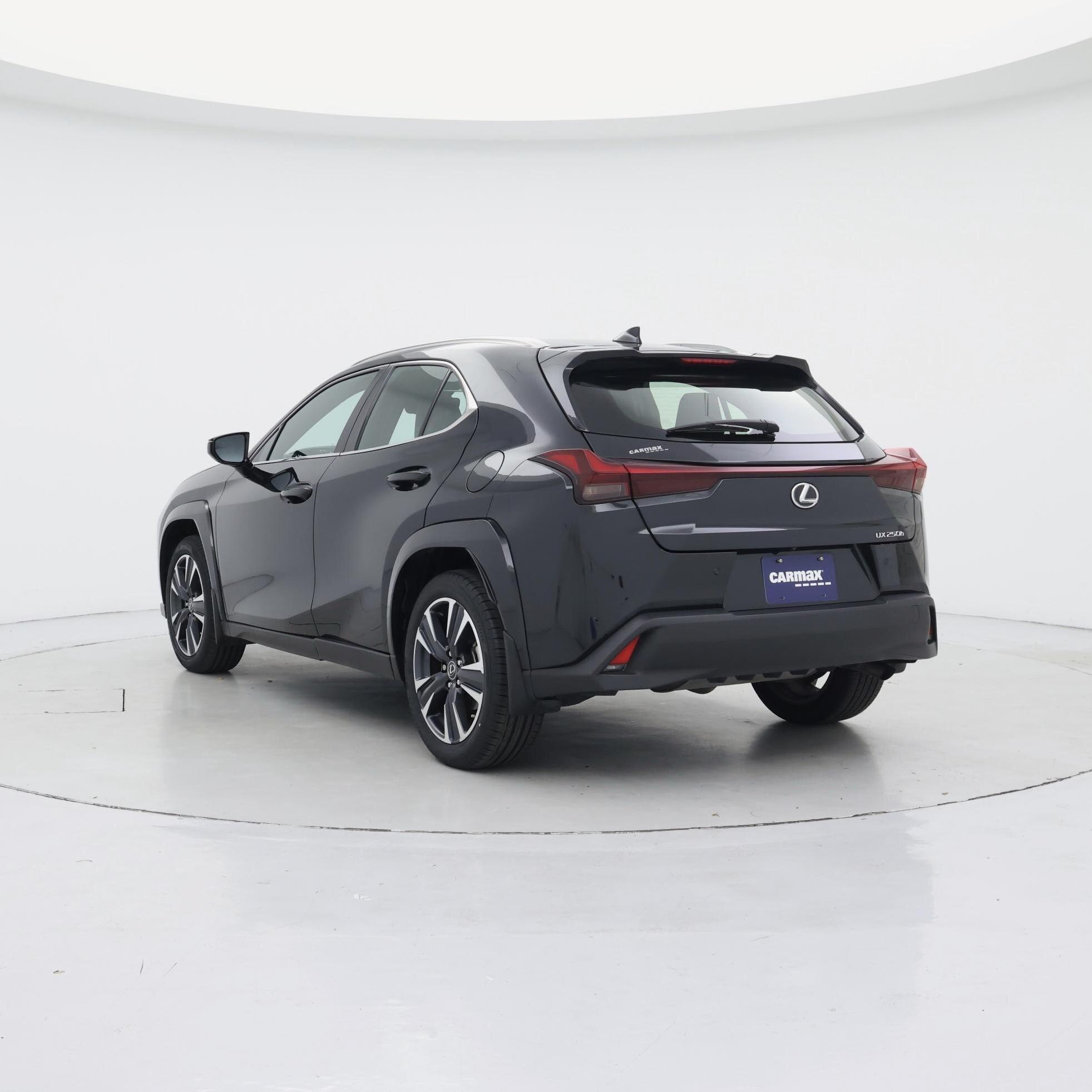 Thumbnail: 2024 Lexus UX - 2