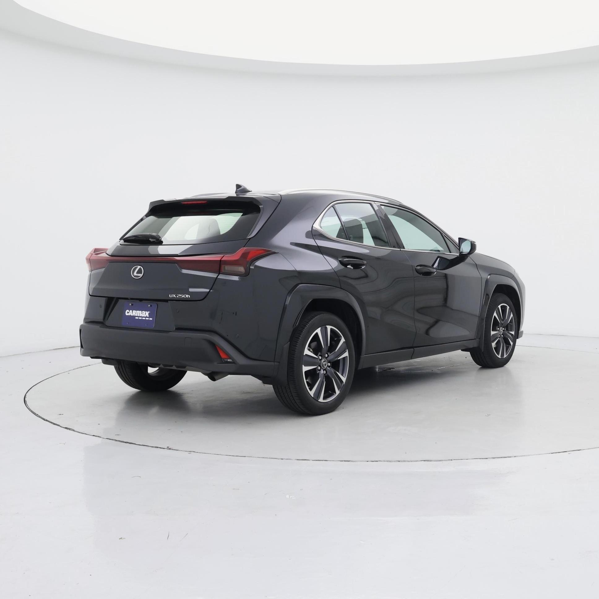 Thumbnail: 2024 Lexus UX - 8
