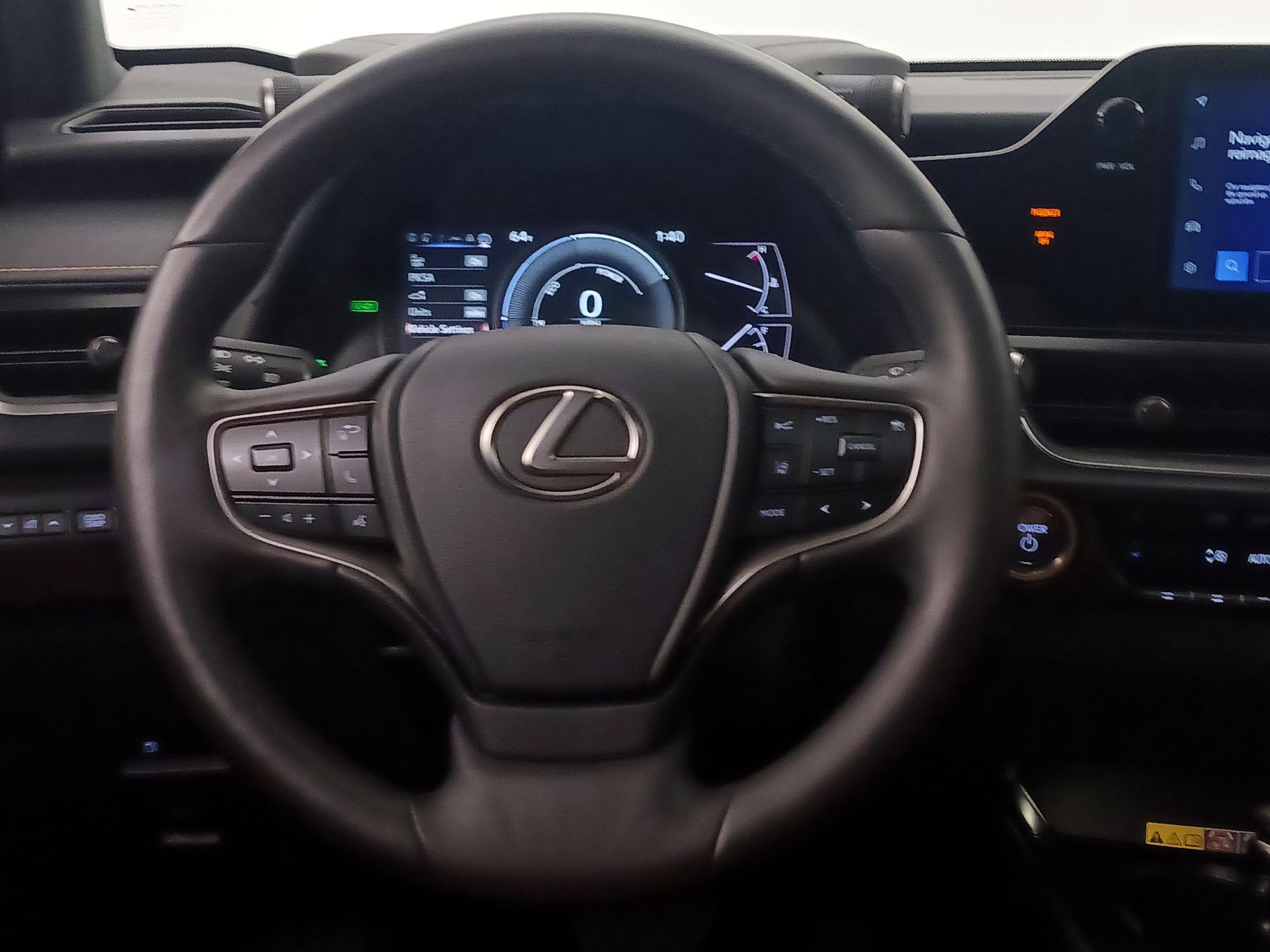 Thumbnail: 2023 Lexus UX - 10