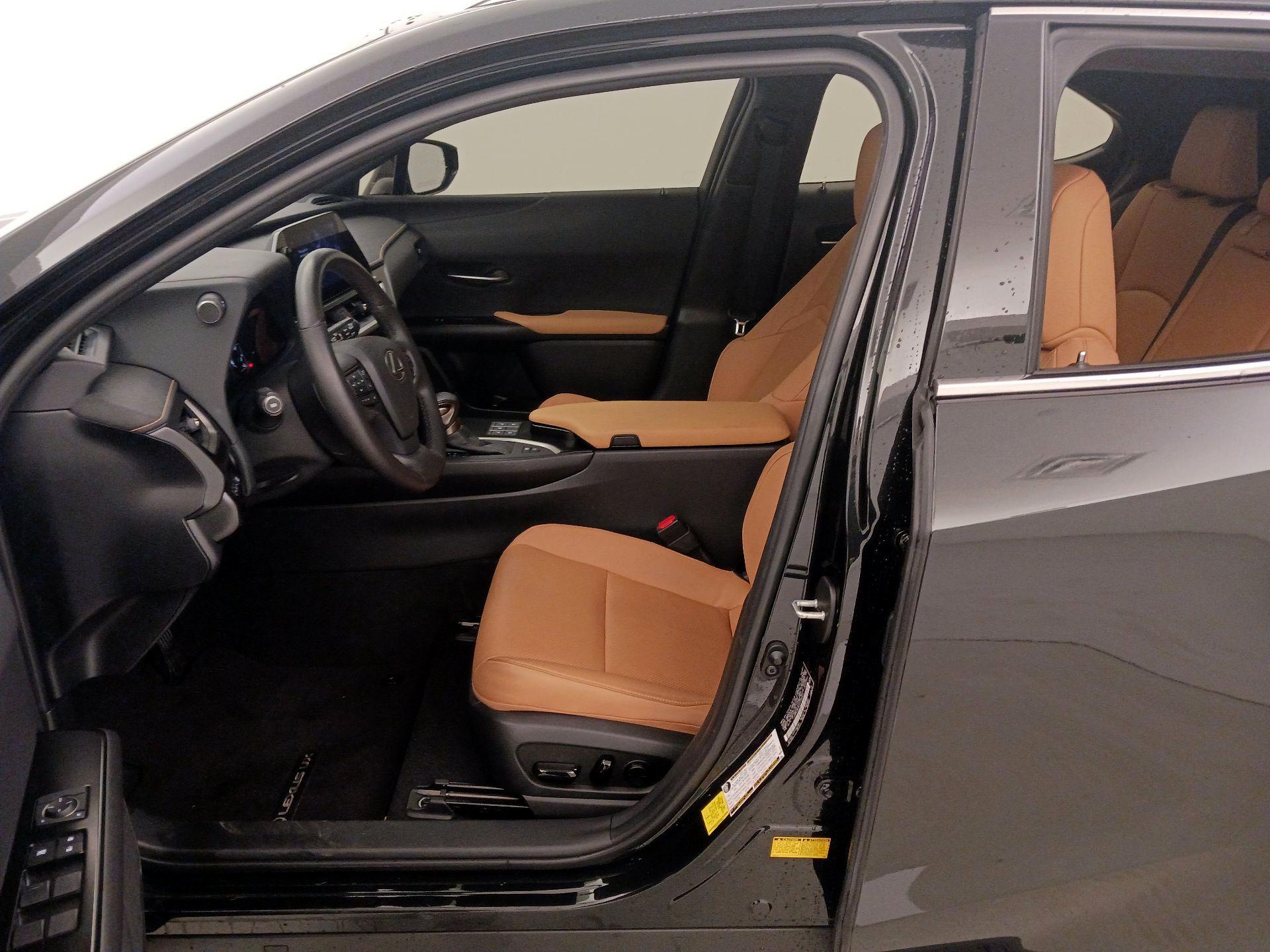 Thumbnail: 2023 Lexus UX - 11