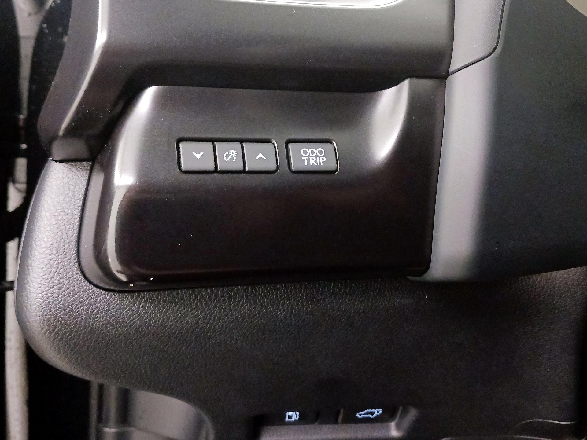 Thumbnail: 2023 Lexus UX - 13