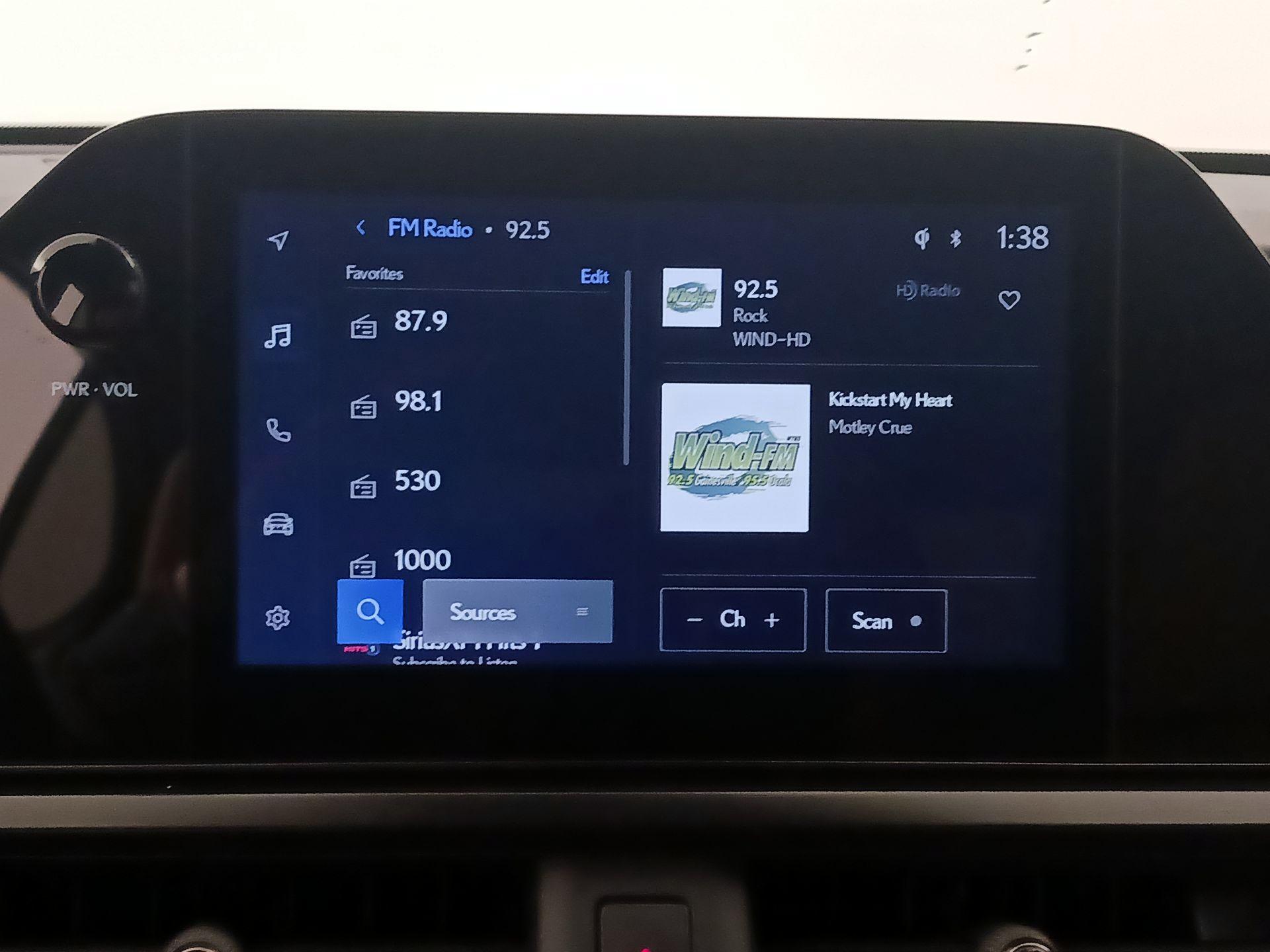 Thumbnail: 2023 Lexus UX - 15