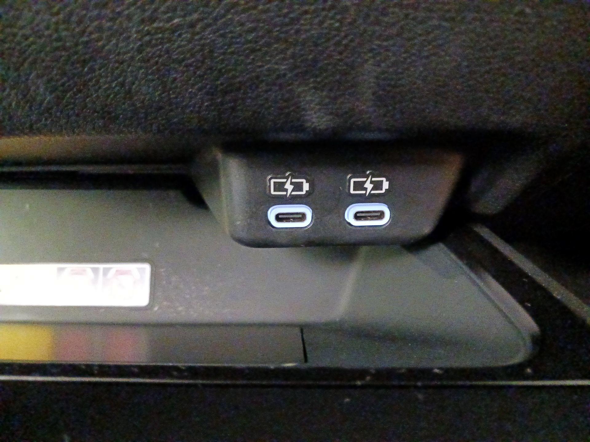 Thumbnail: 2023 Lexus UX - 18