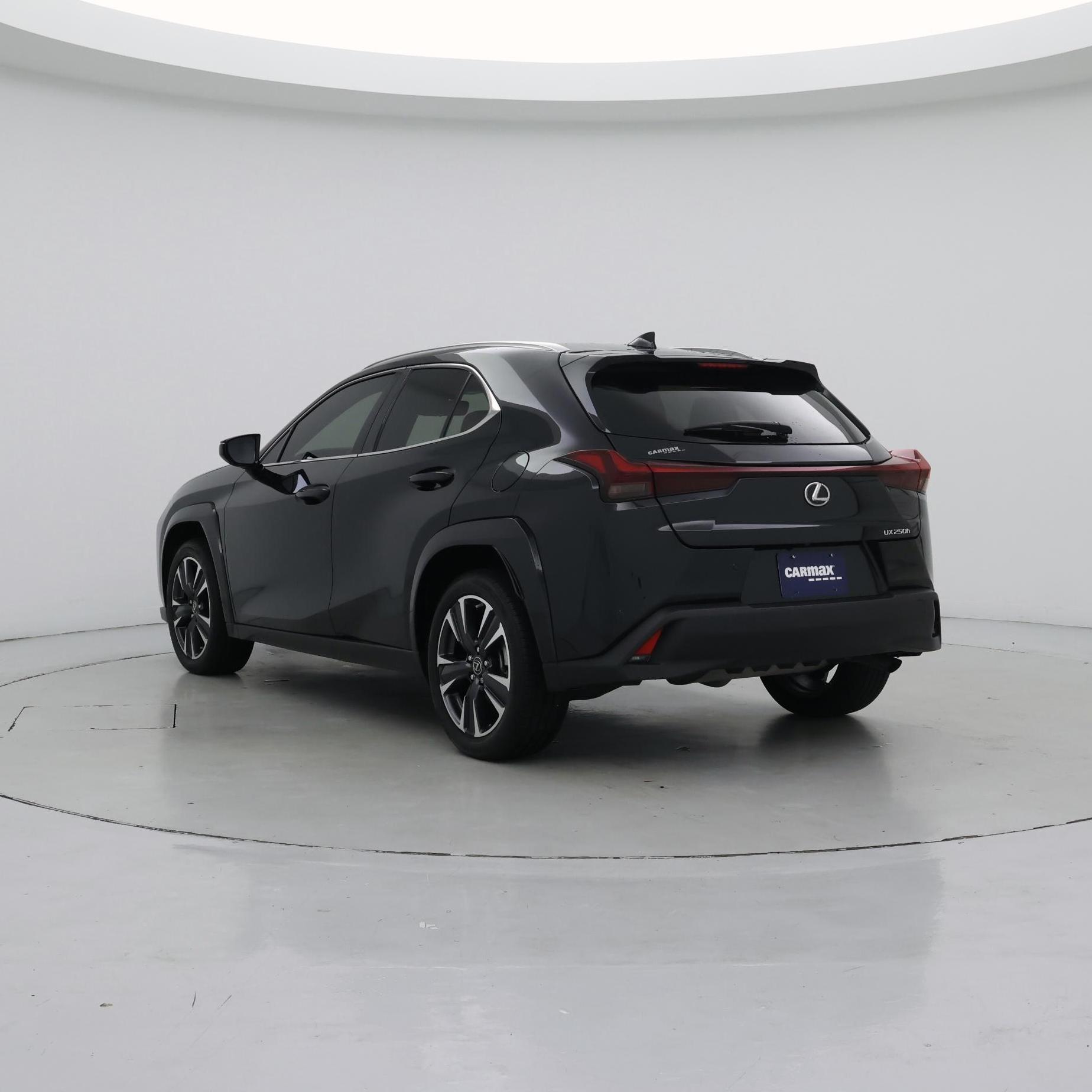 Thumbnail: 2023 Lexus UX - 2