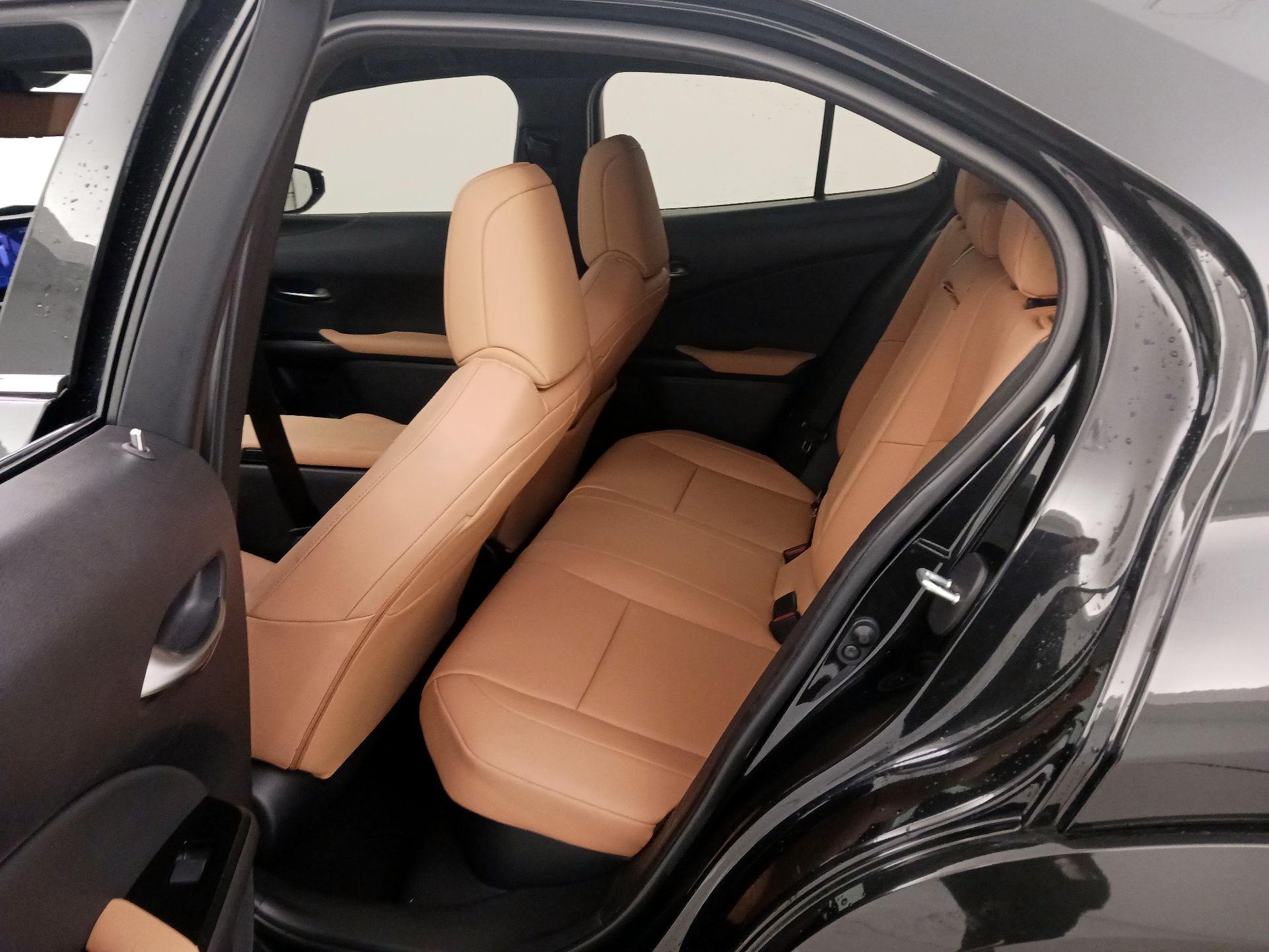 Thumbnail: 2023 Lexus UX - 20