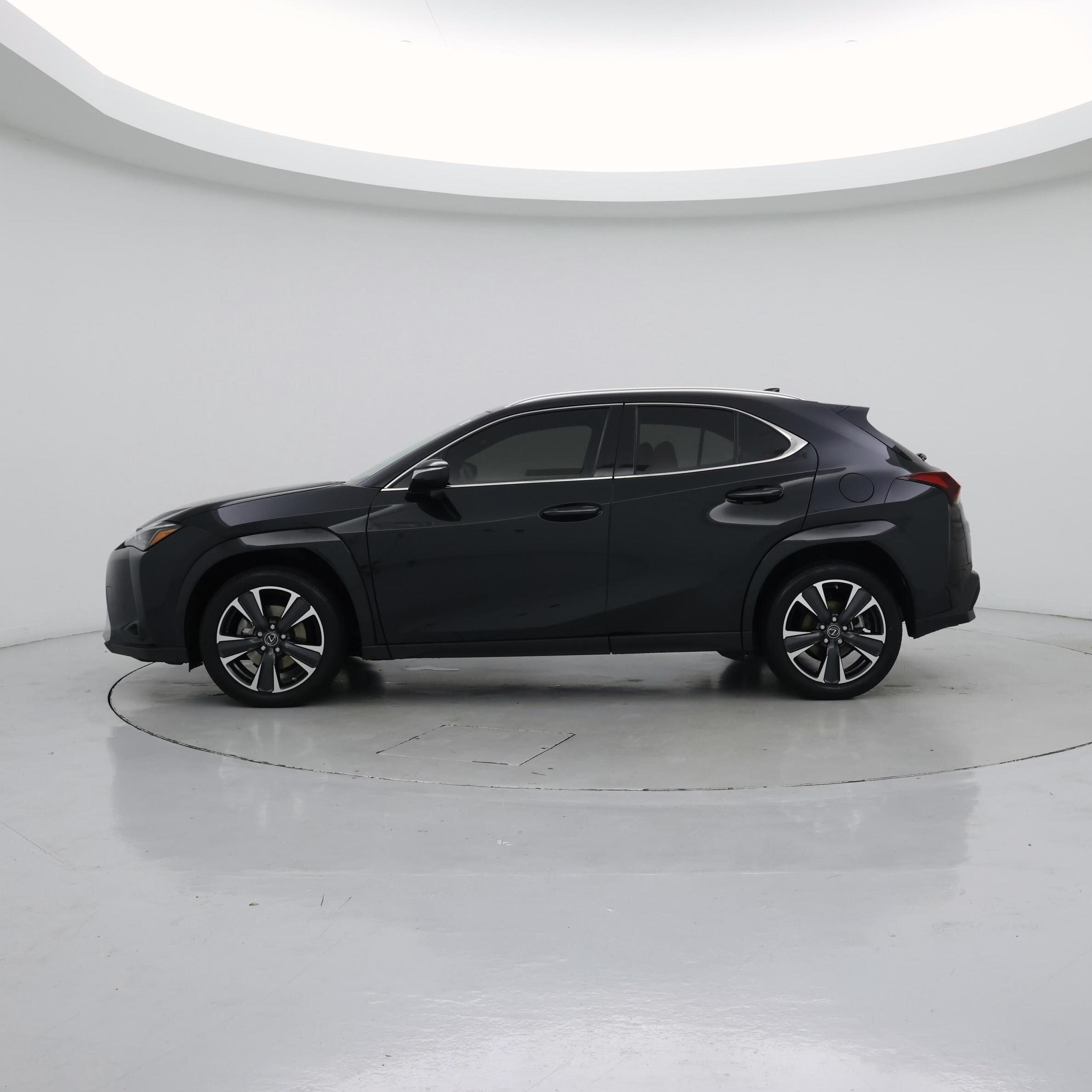 Thumbnail: 2023 Lexus UX - 3