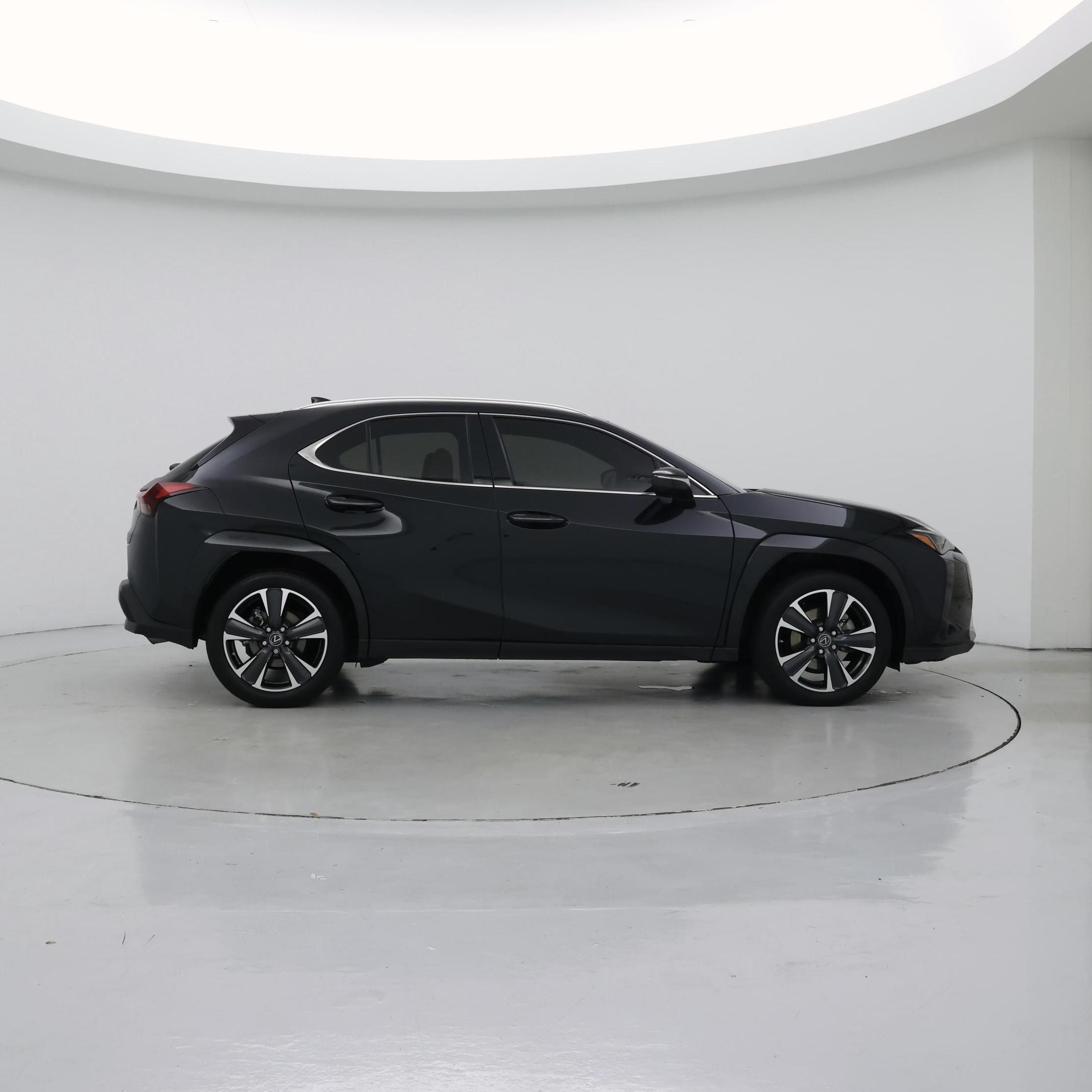 Thumbnail: 2023 Lexus UX - 7