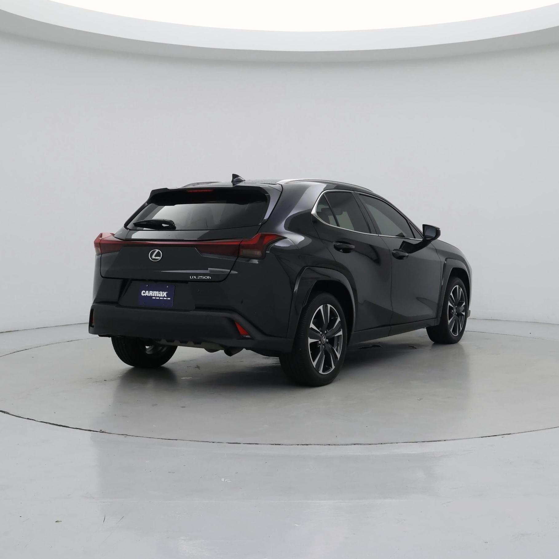 Thumbnail: 2023 Lexus UX - 8