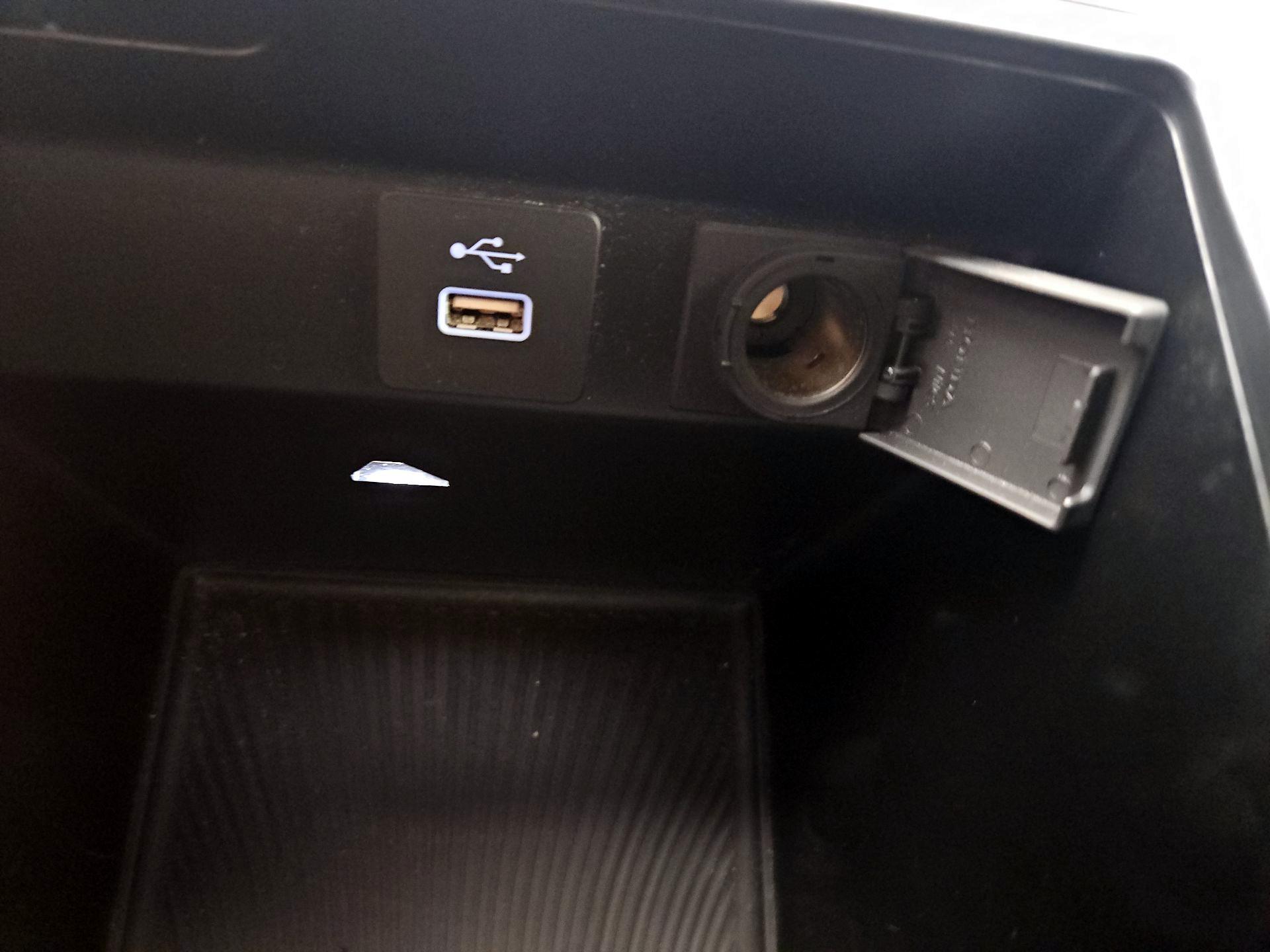 Thumbnail: 2023 Acura MDX - 18