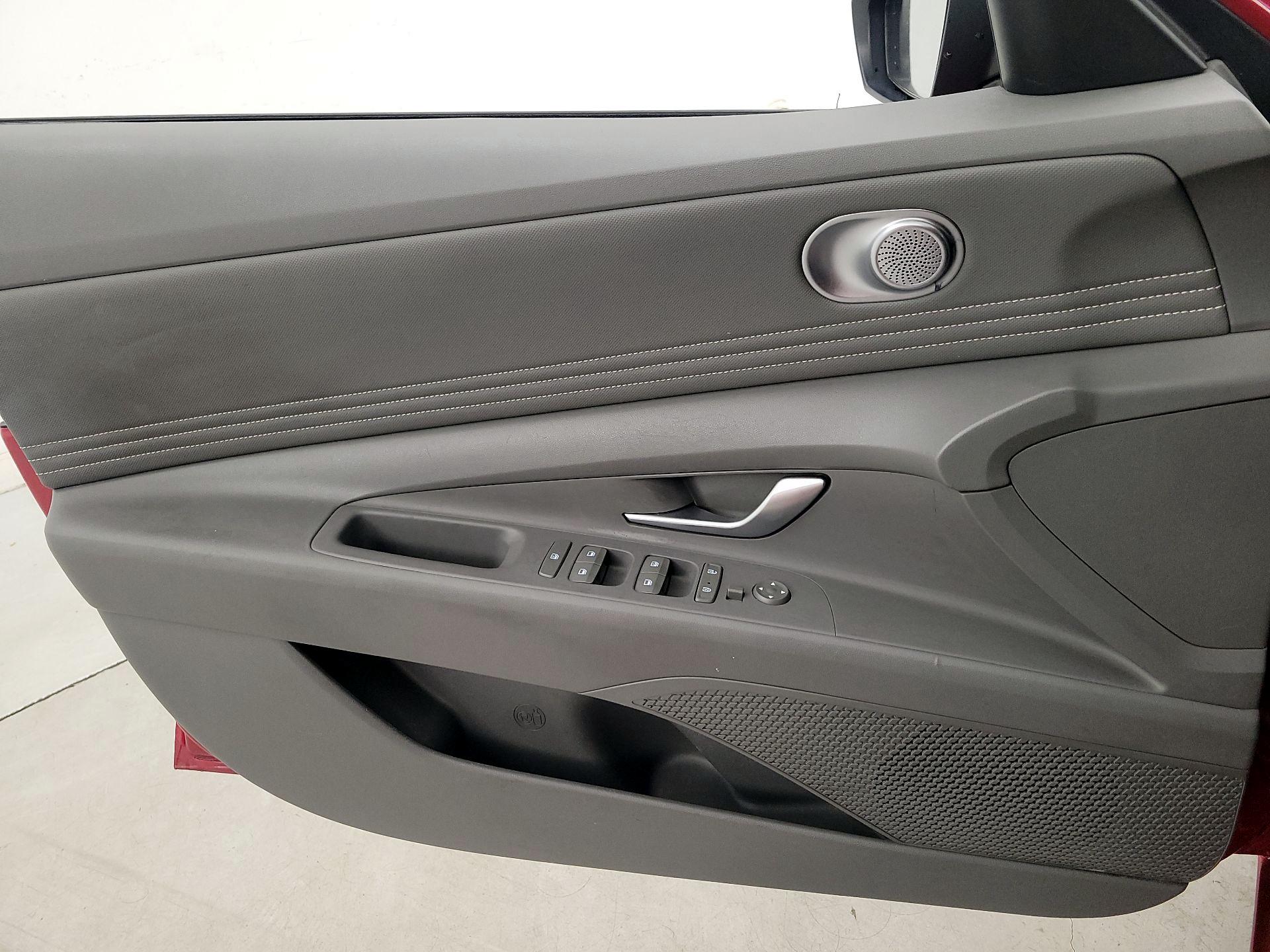 Thumbnail: 2022 Hyundai Elantra - 12