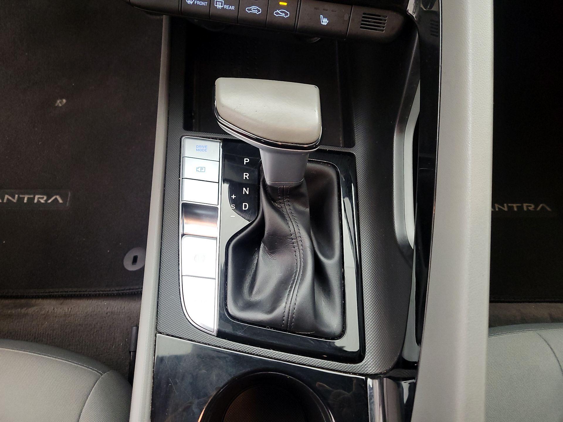 Thumbnail: 2022 Hyundai Elantra - 17