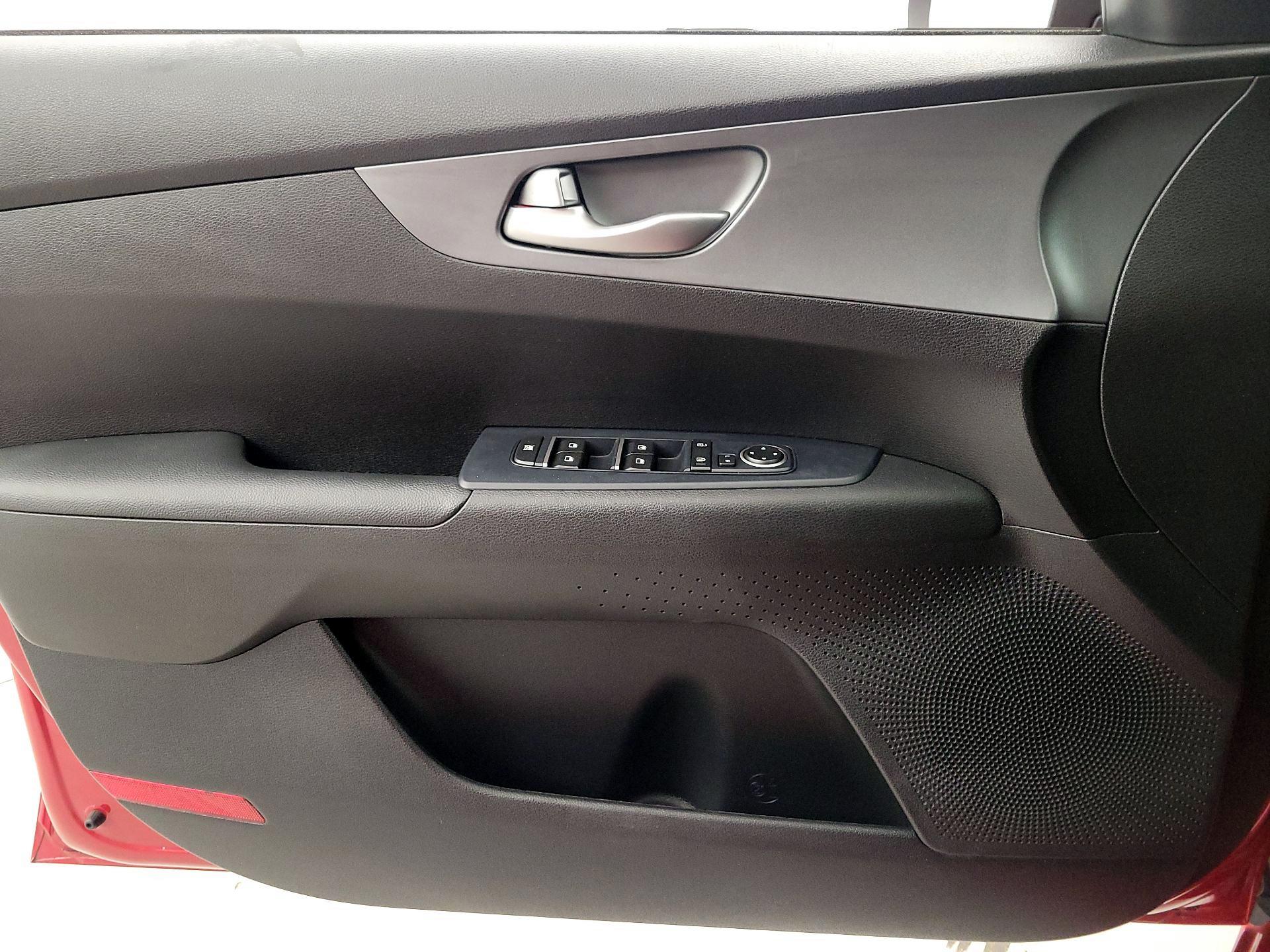 Thumbnail: 2020 Kia Forte - 12