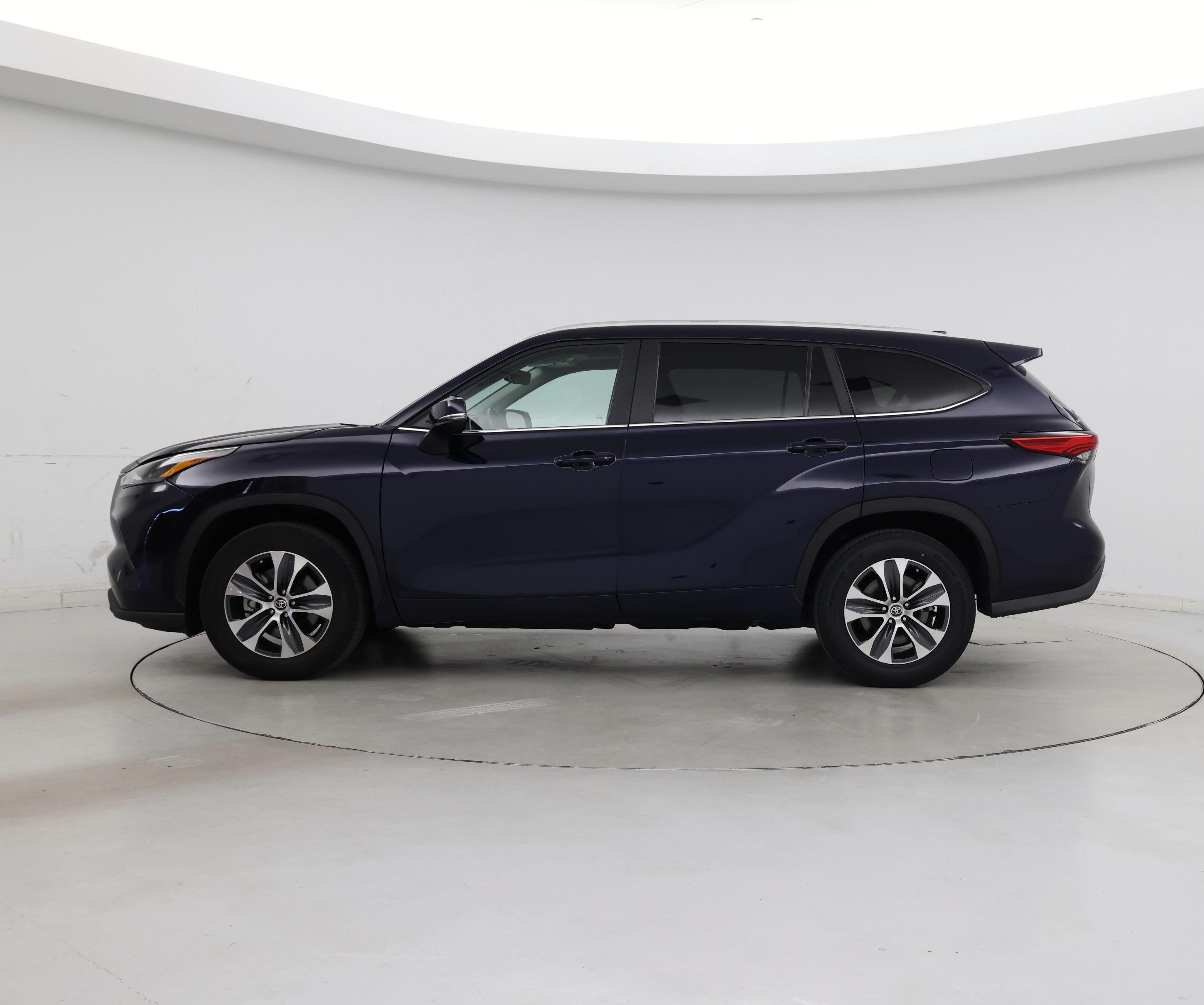 Thumbnail: 2023 Toyota Highlander - 3