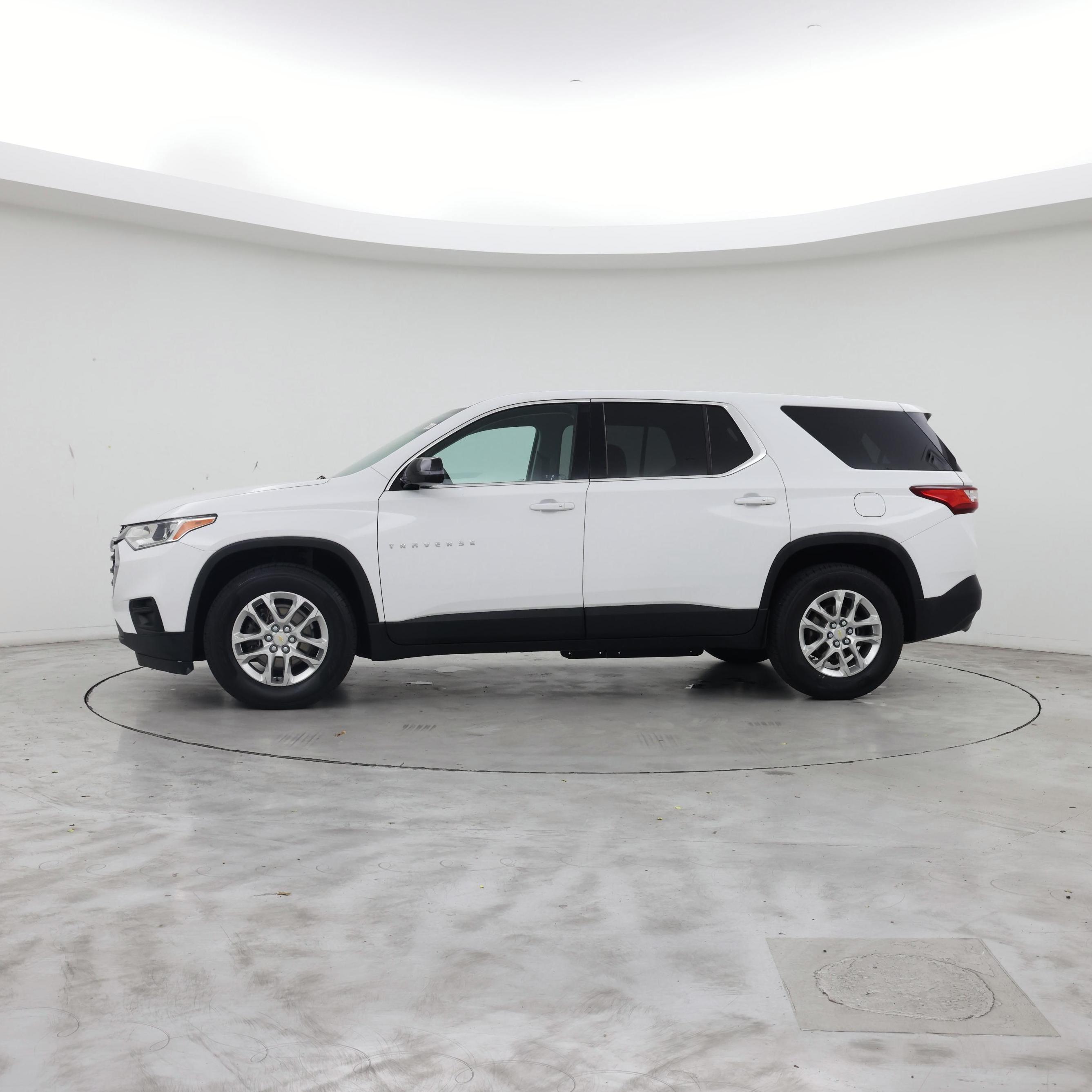 Thumbnail: 2021 Chevrolet Traverse - 3