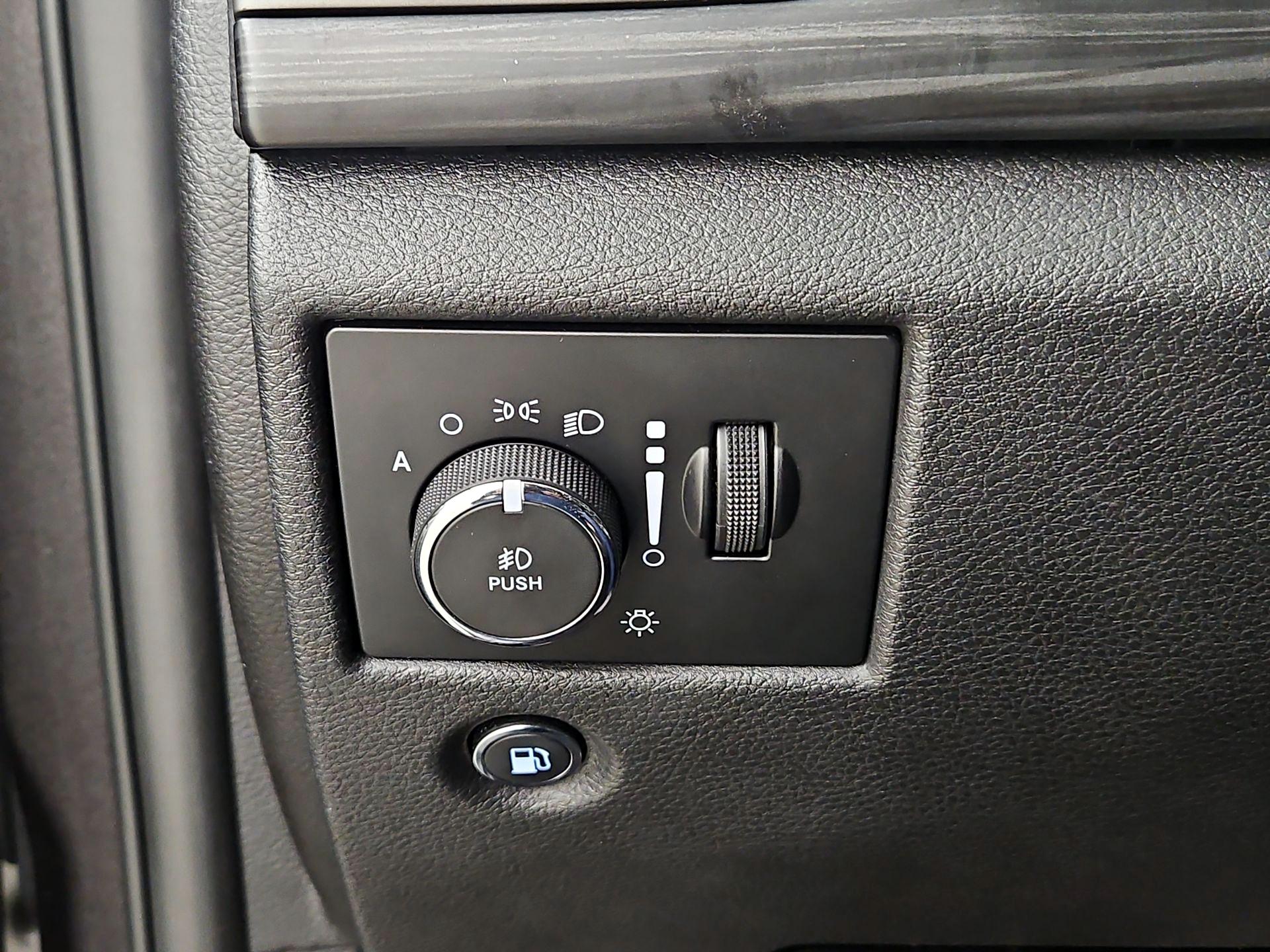 Thumbnail: 2019 Jeep Grand Cherokee - 13