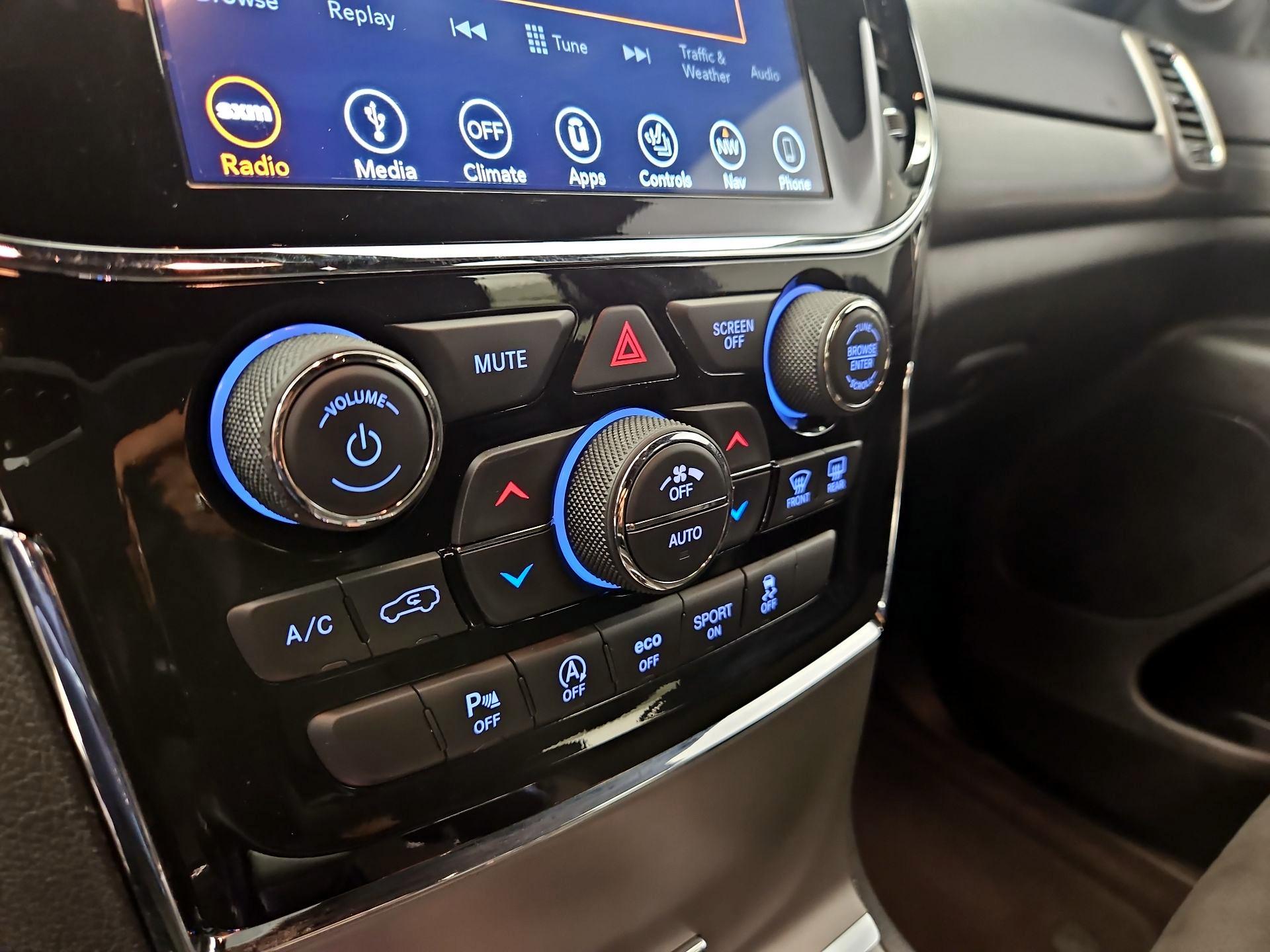 Thumbnail: 2019 Jeep Grand Cherokee - 17