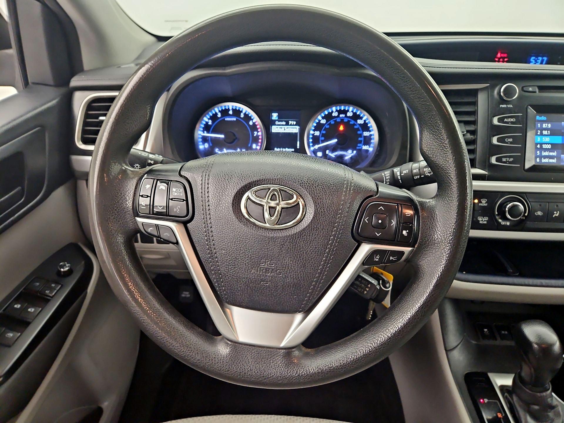 Thumbnail: 2017 Toyota Highlander - 10