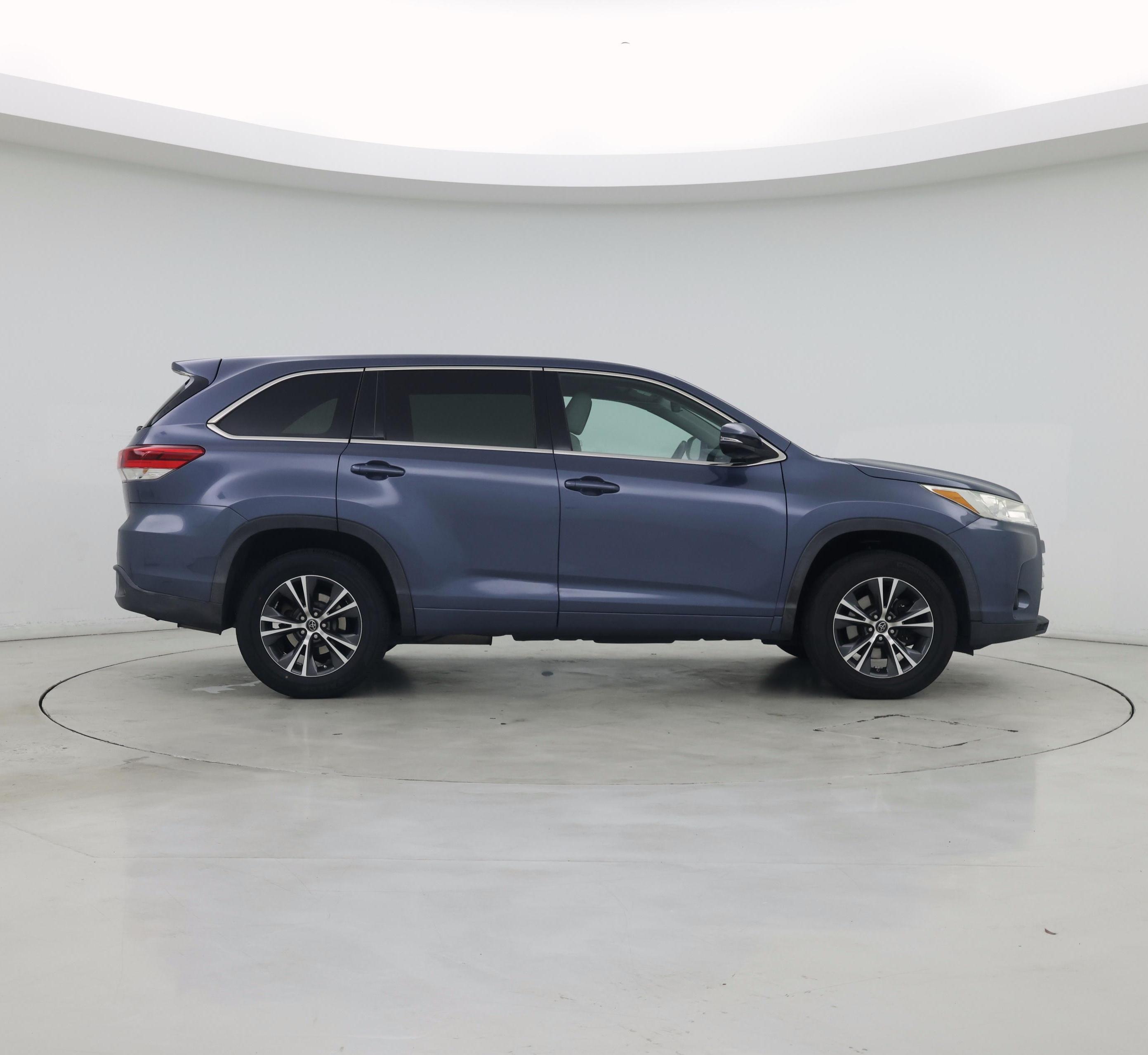 Thumbnail: 2017 Toyota Highlander - 7