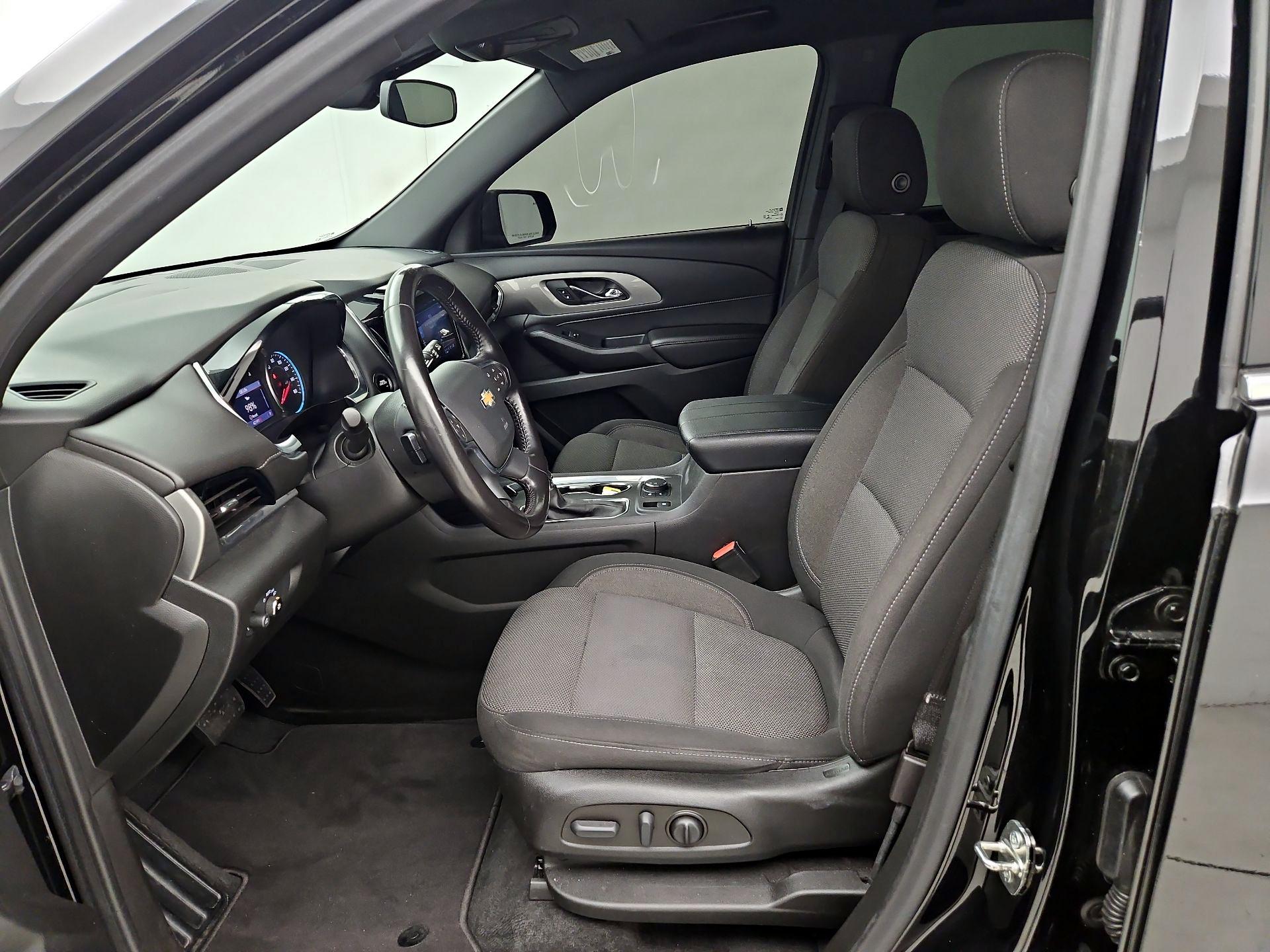 Thumbnail: 2022 Chevrolet Traverse - 11