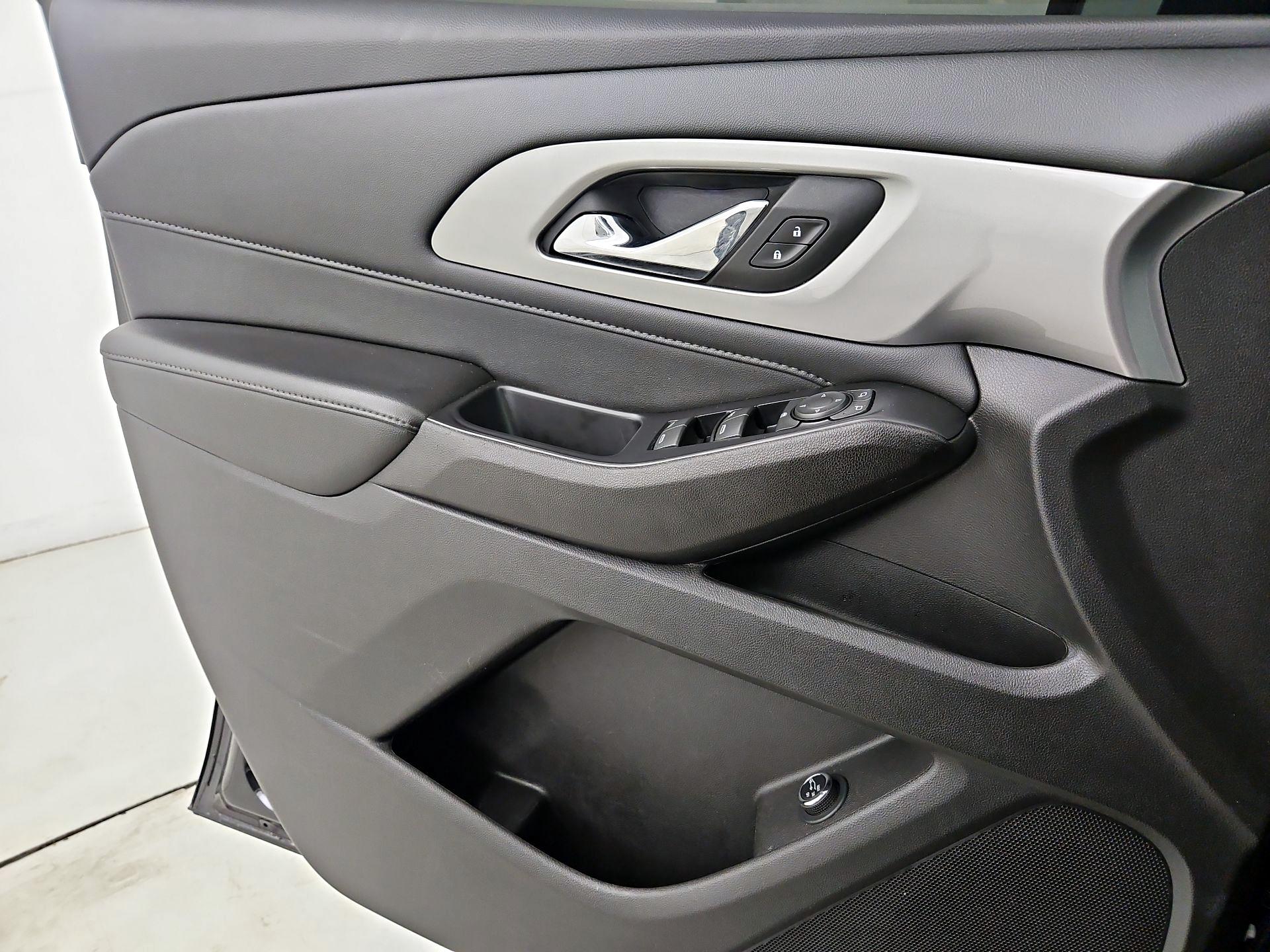 Thumbnail: 2022 Chevrolet Traverse - 12