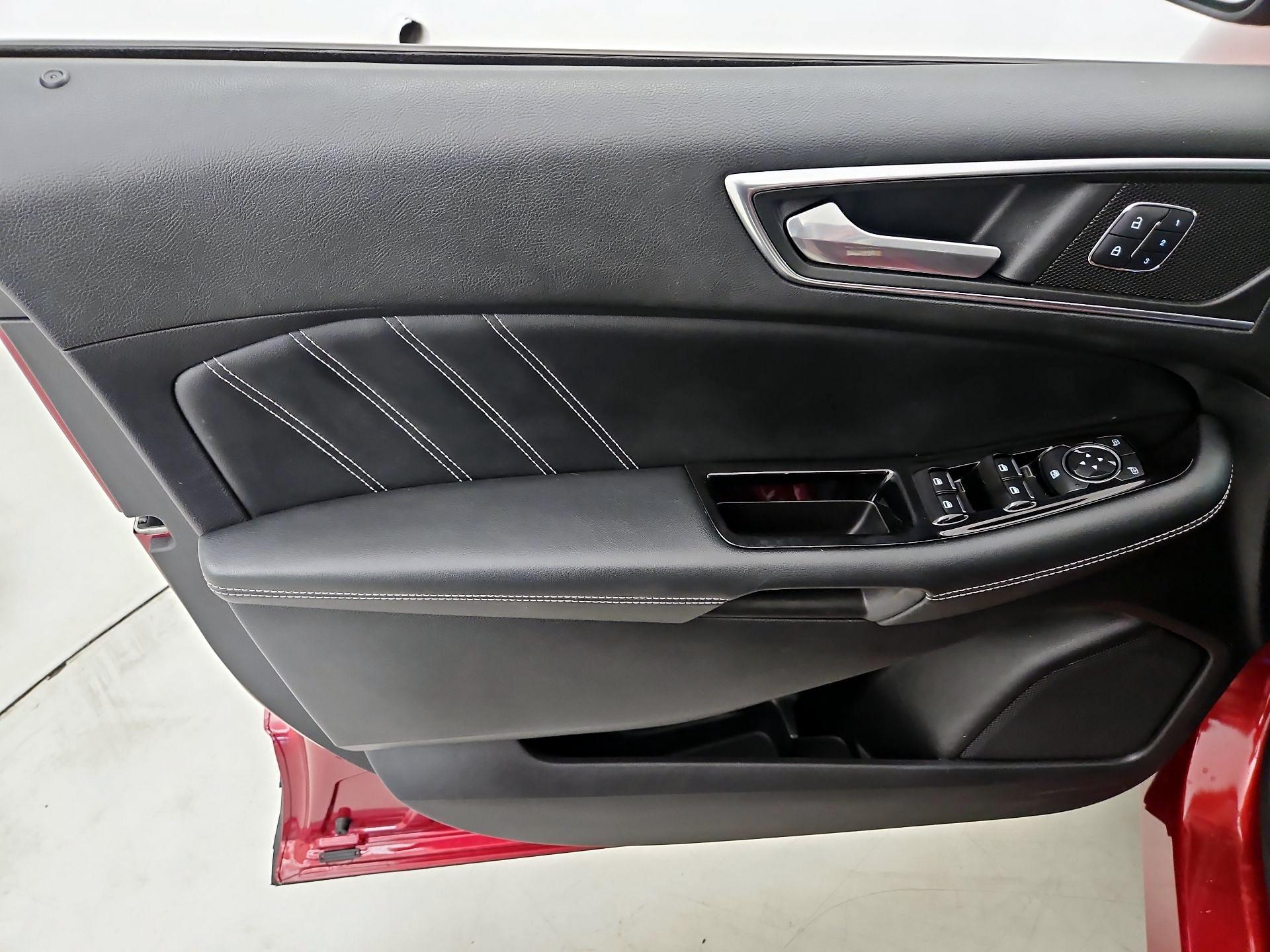 Thumbnail: 2015 Ford Edge - 12