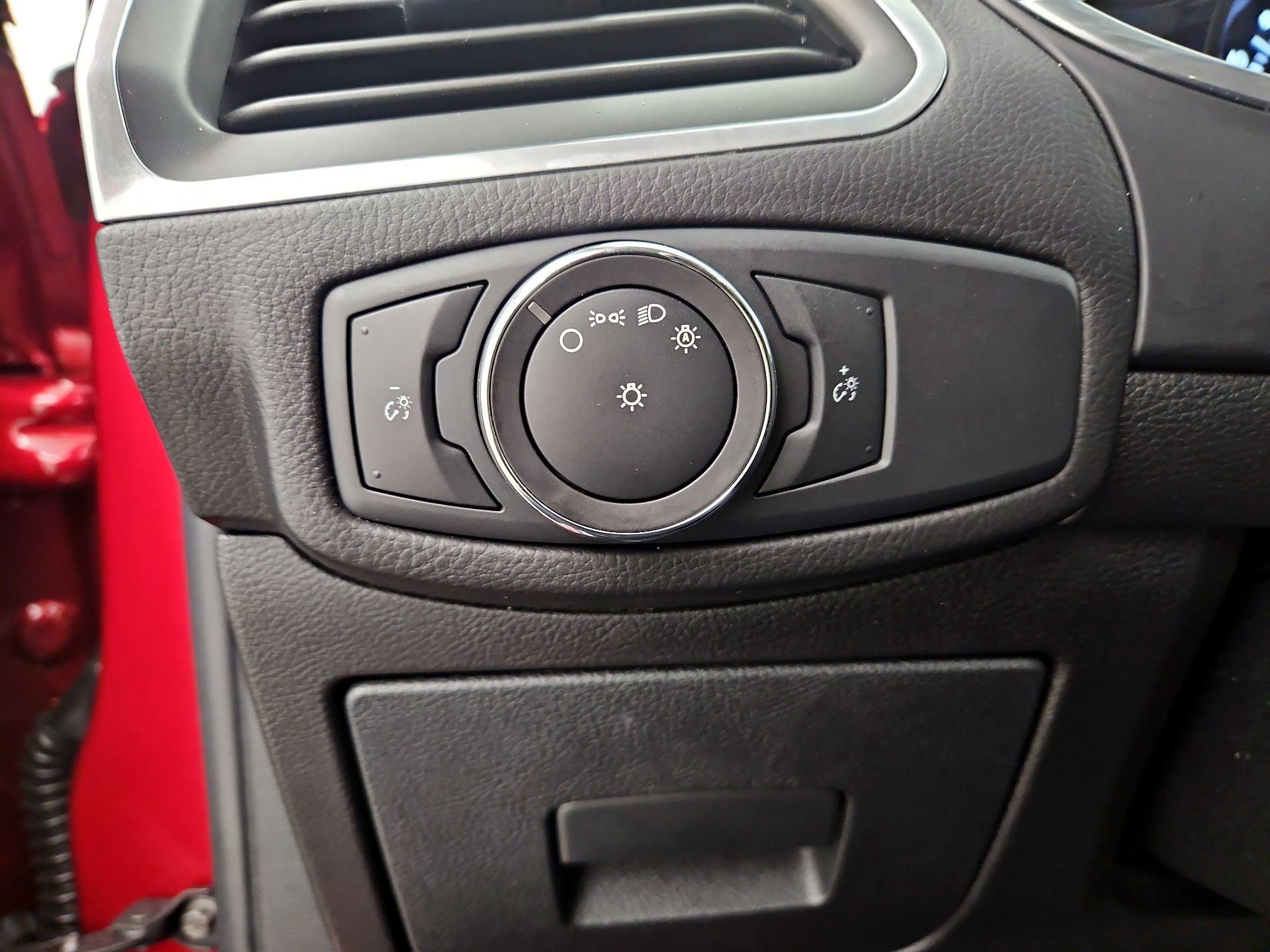 Thumbnail: 2015 Ford Edge - 13