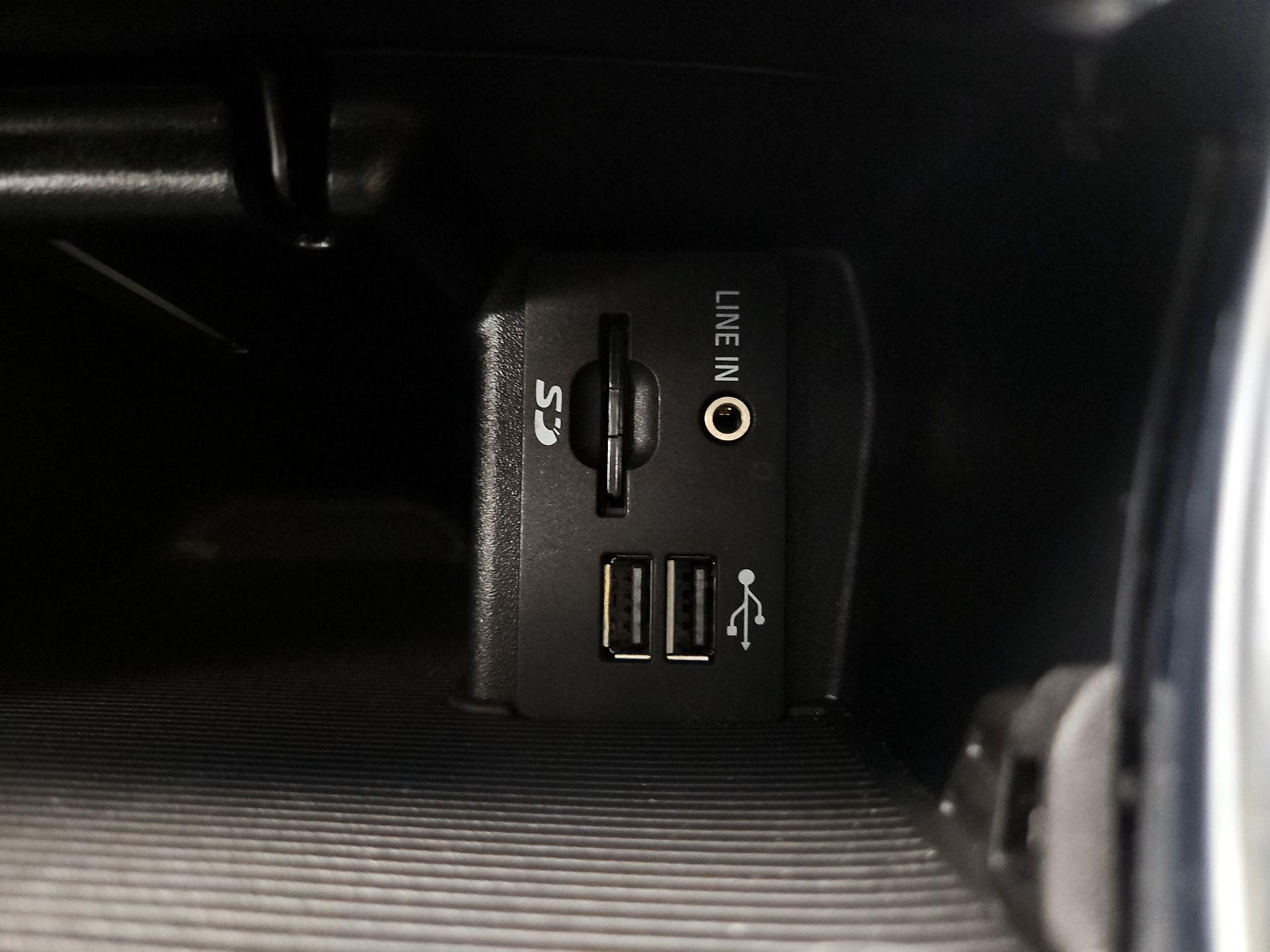 Thumbnail: 2015 Ford Edge - 19