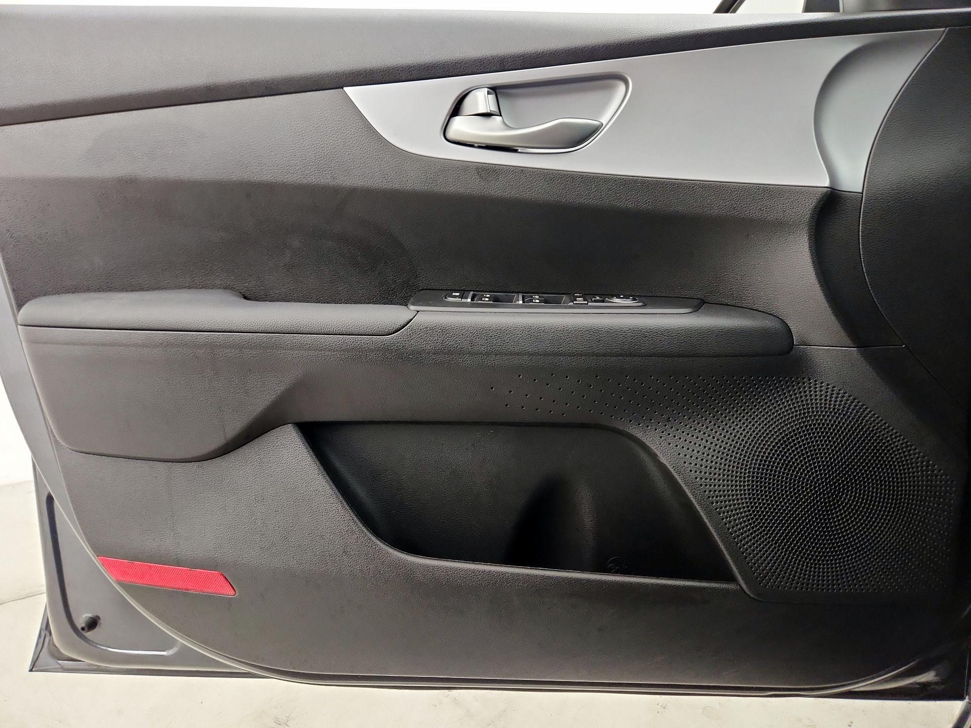 Thumbnail: 2023 Kia Forte - 12