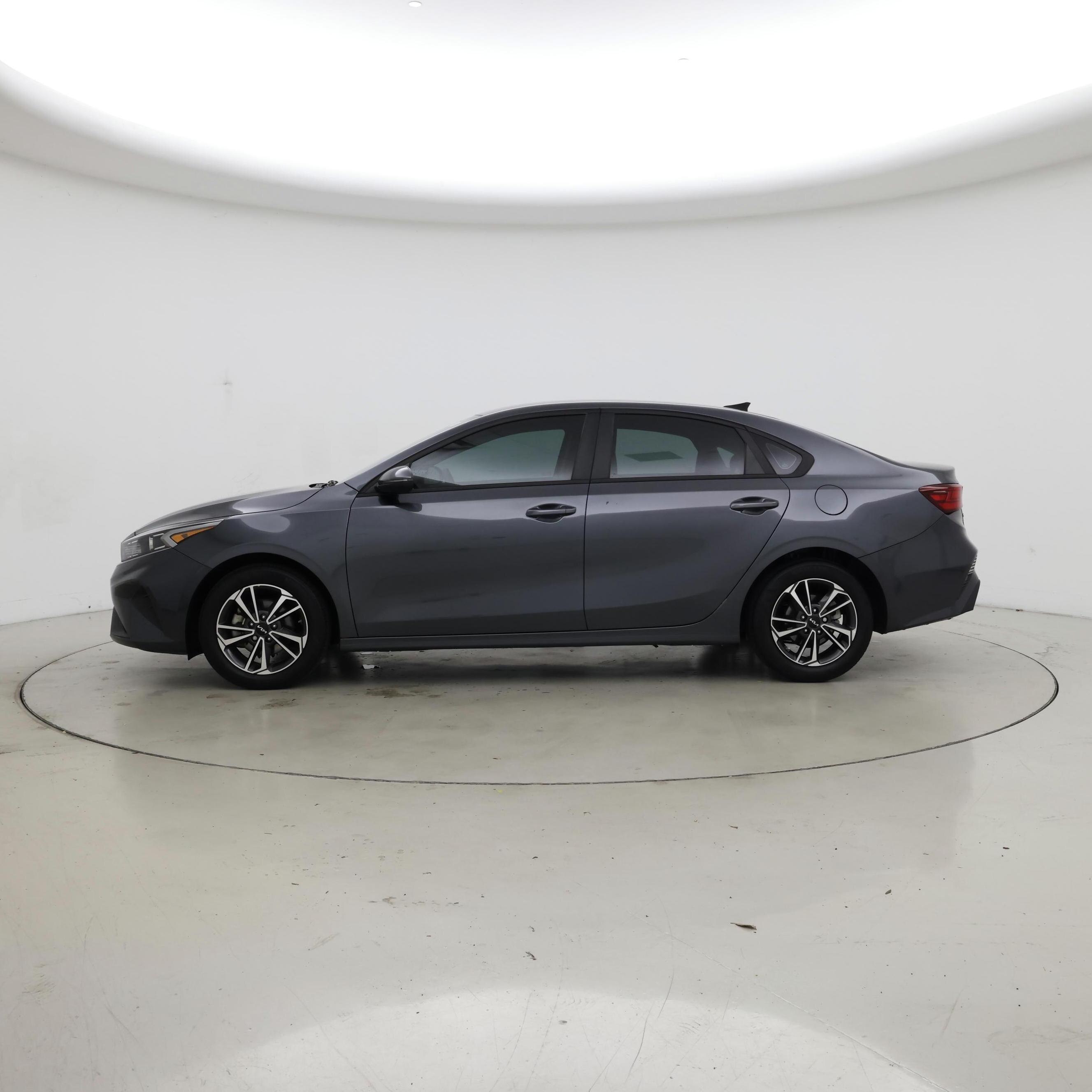 Thumbnail: 2023 Kia Forte - 3