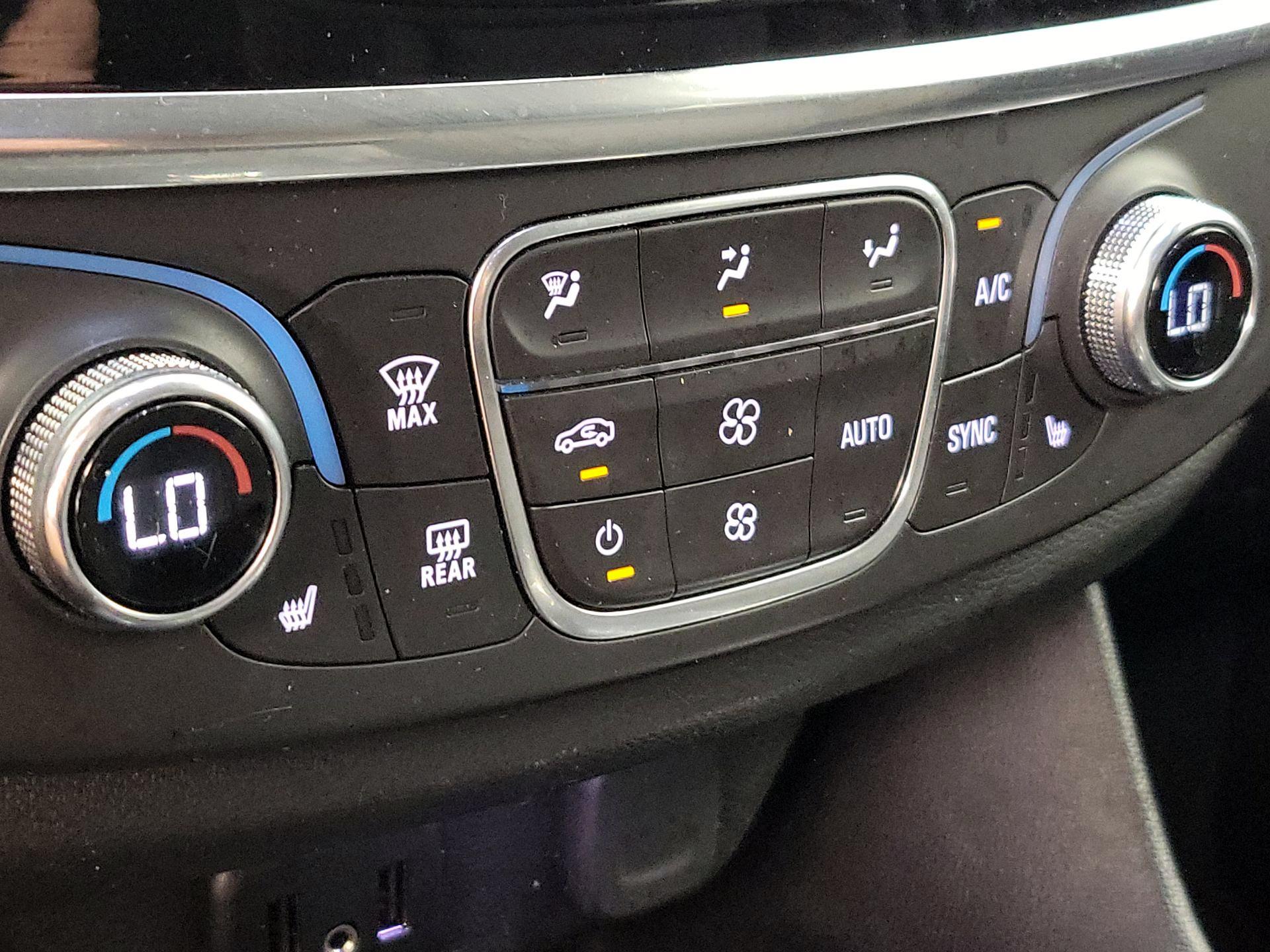 Thumbnail: 2021 Chevrolet Traverse - 16