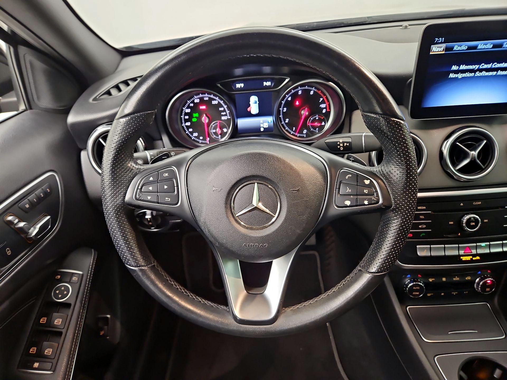 Thumbnail: 2020 Mercedes-Benz GLA - 10
