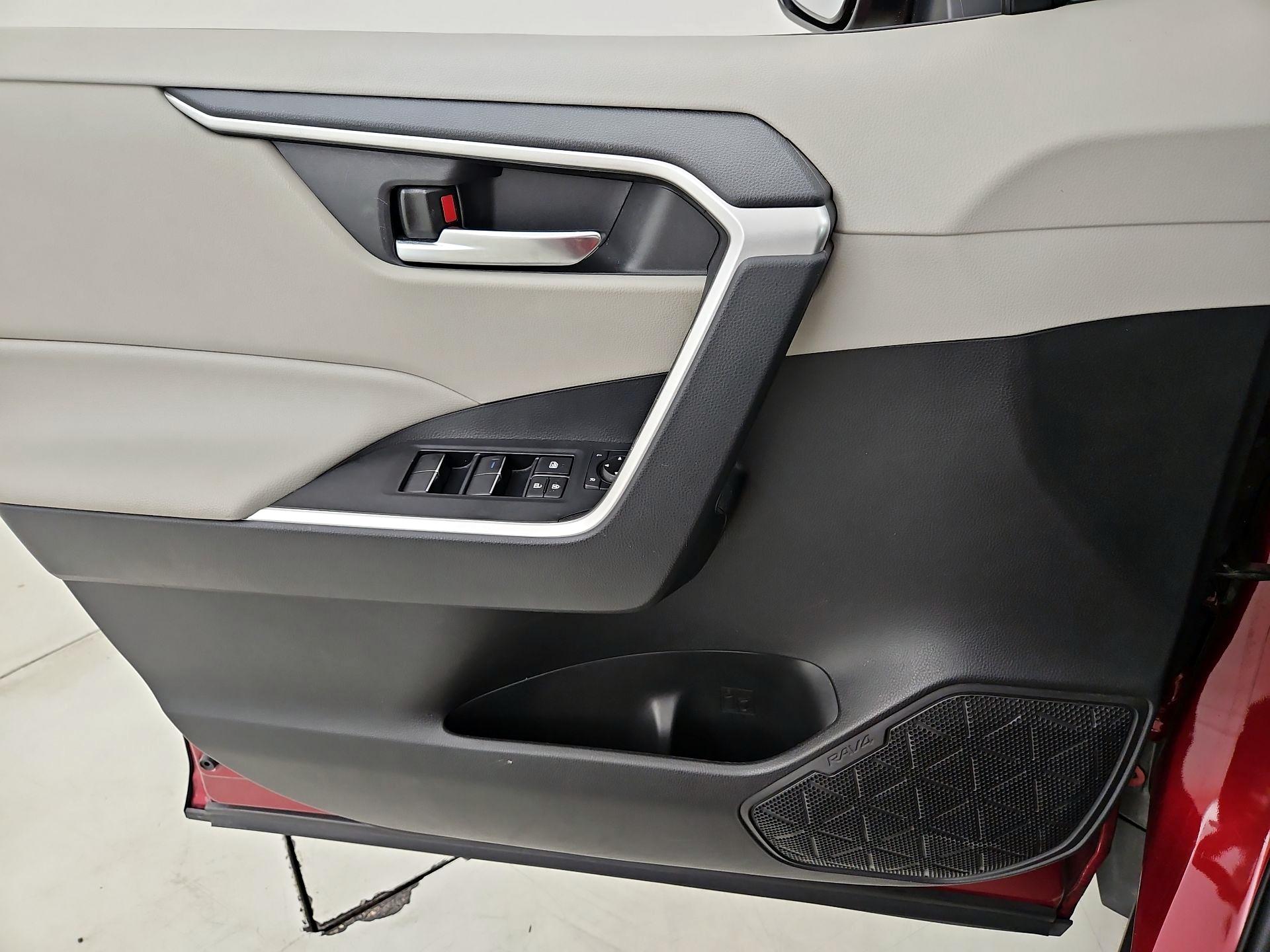 Thumbnail: 2021 Toyota RAV4 - 12
