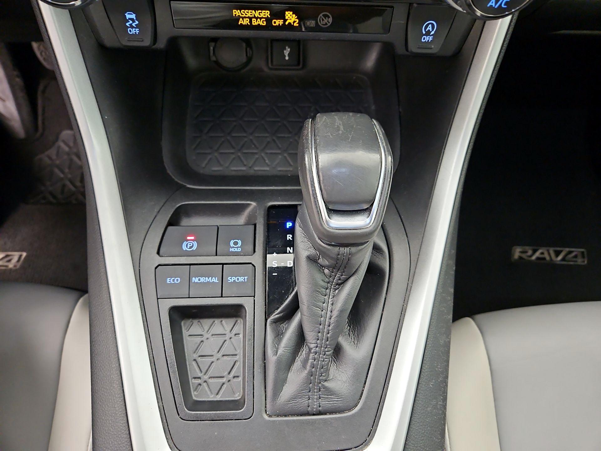 Thumbnail: 2021 Toyota RAV4 - 17