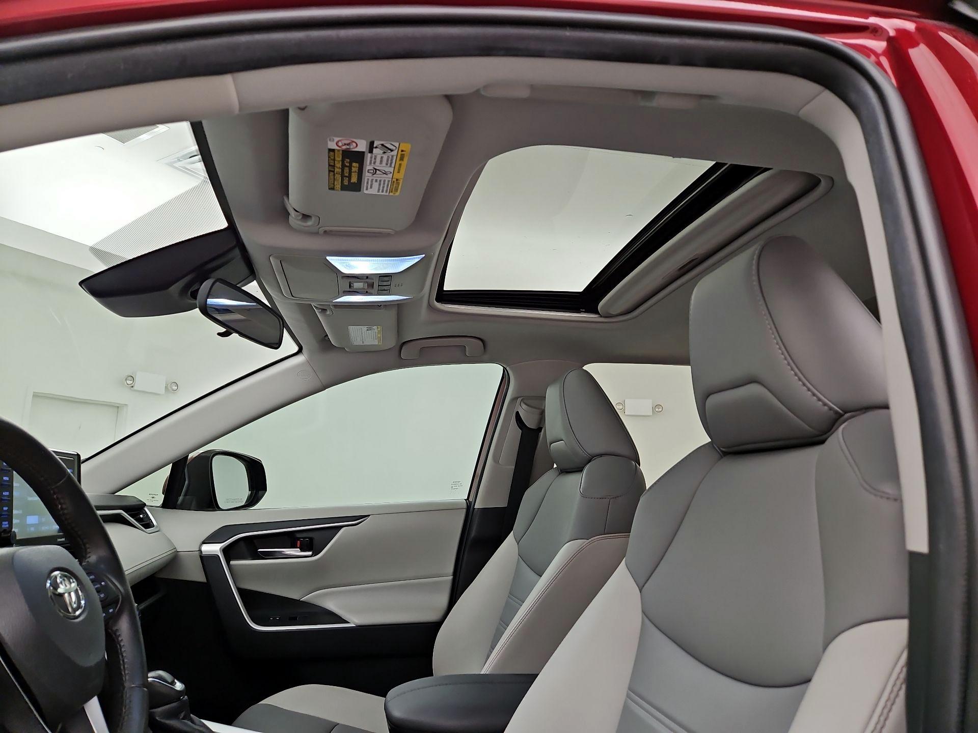 Thumbnail: 2021 Toyota RAV4 - 19