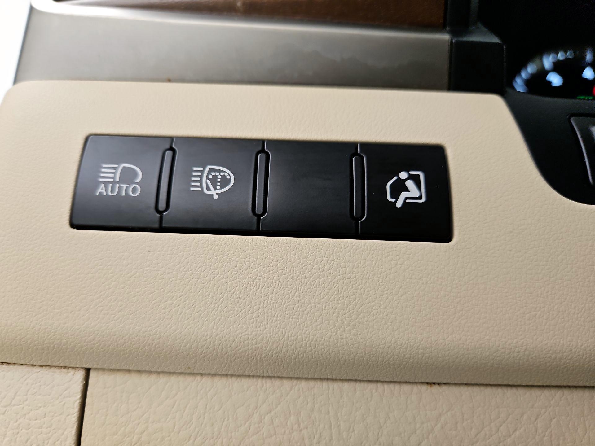 Thumbnail: 2021 Lexus LX - 13