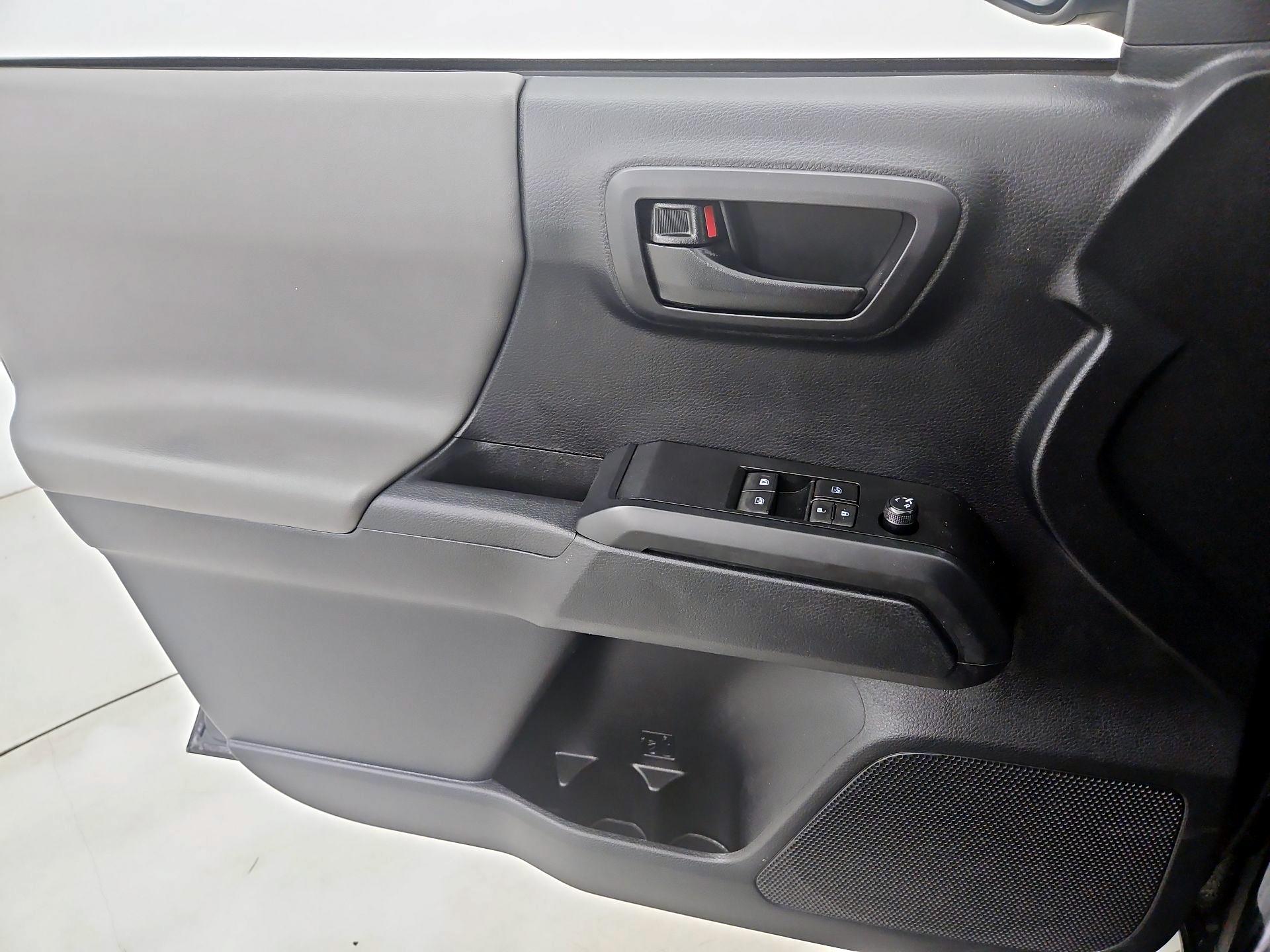 Thumbnail: 2019 Toyota Tacoma - 12