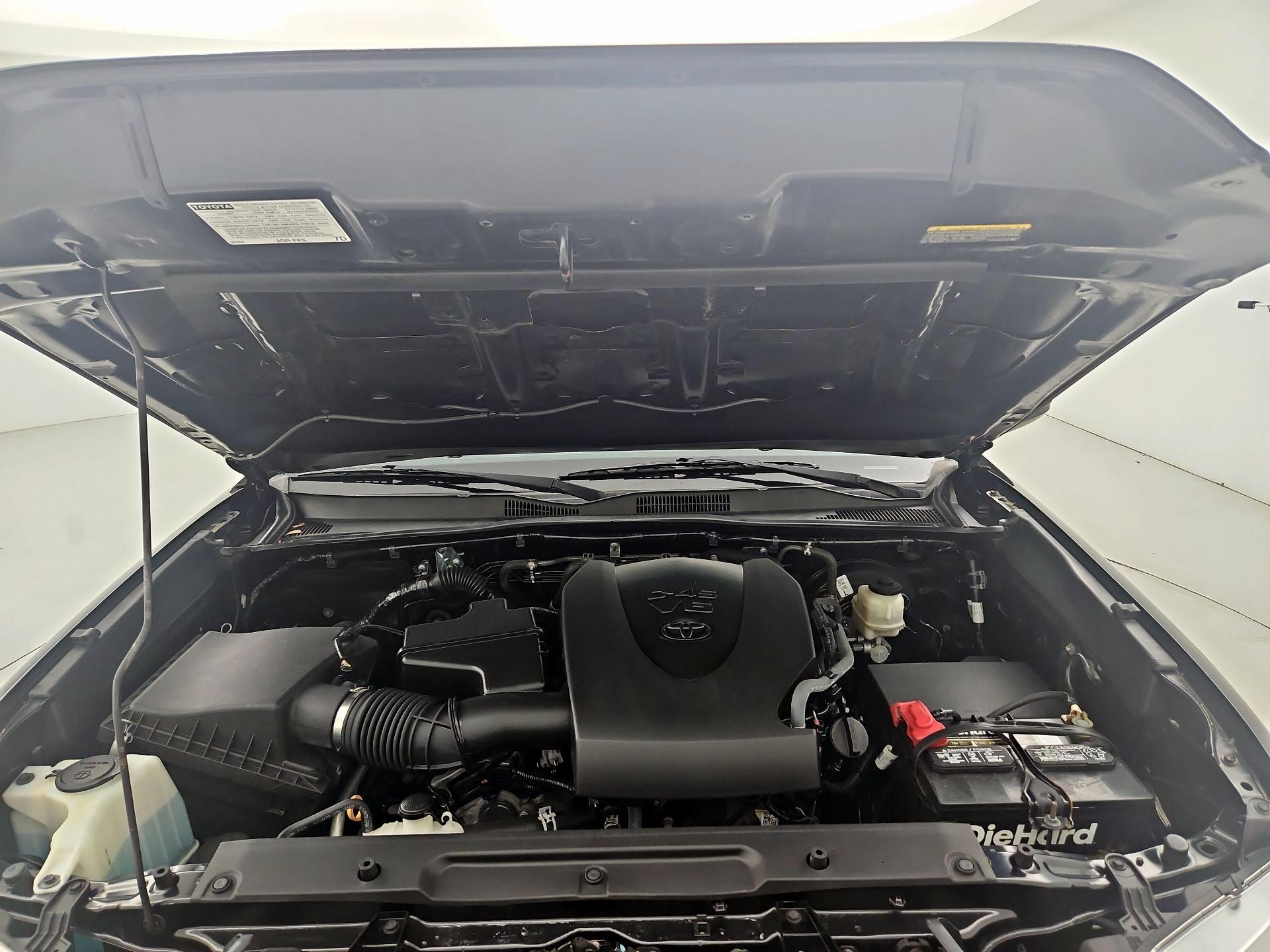 Thumbnail: 2019 Toyota Tacoma - 20