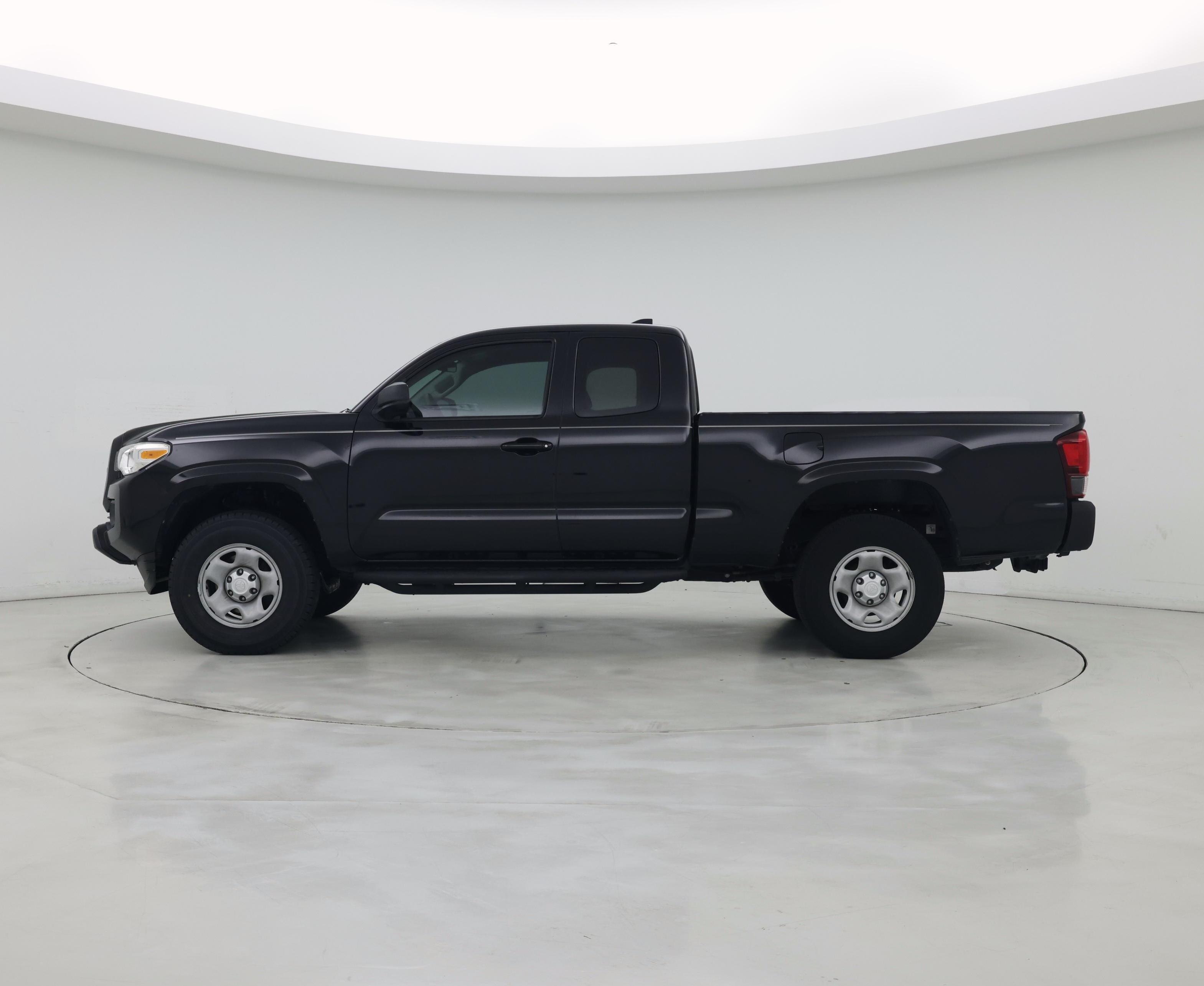 Thumbnail: 2019 Toyota Tacoma - 3